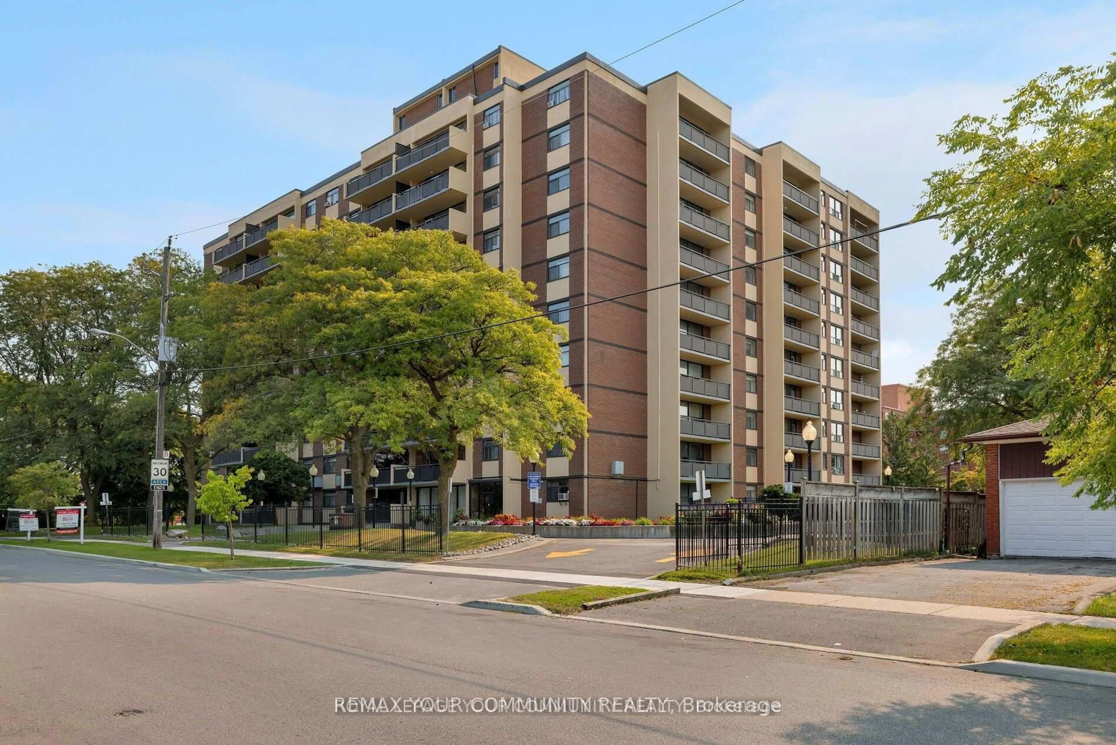 A pic from outside/outdoor area/front of a property/back of a property/a pic from drone, street for 5 Frith Rd #404, Toronto Ontario M3N 2L5