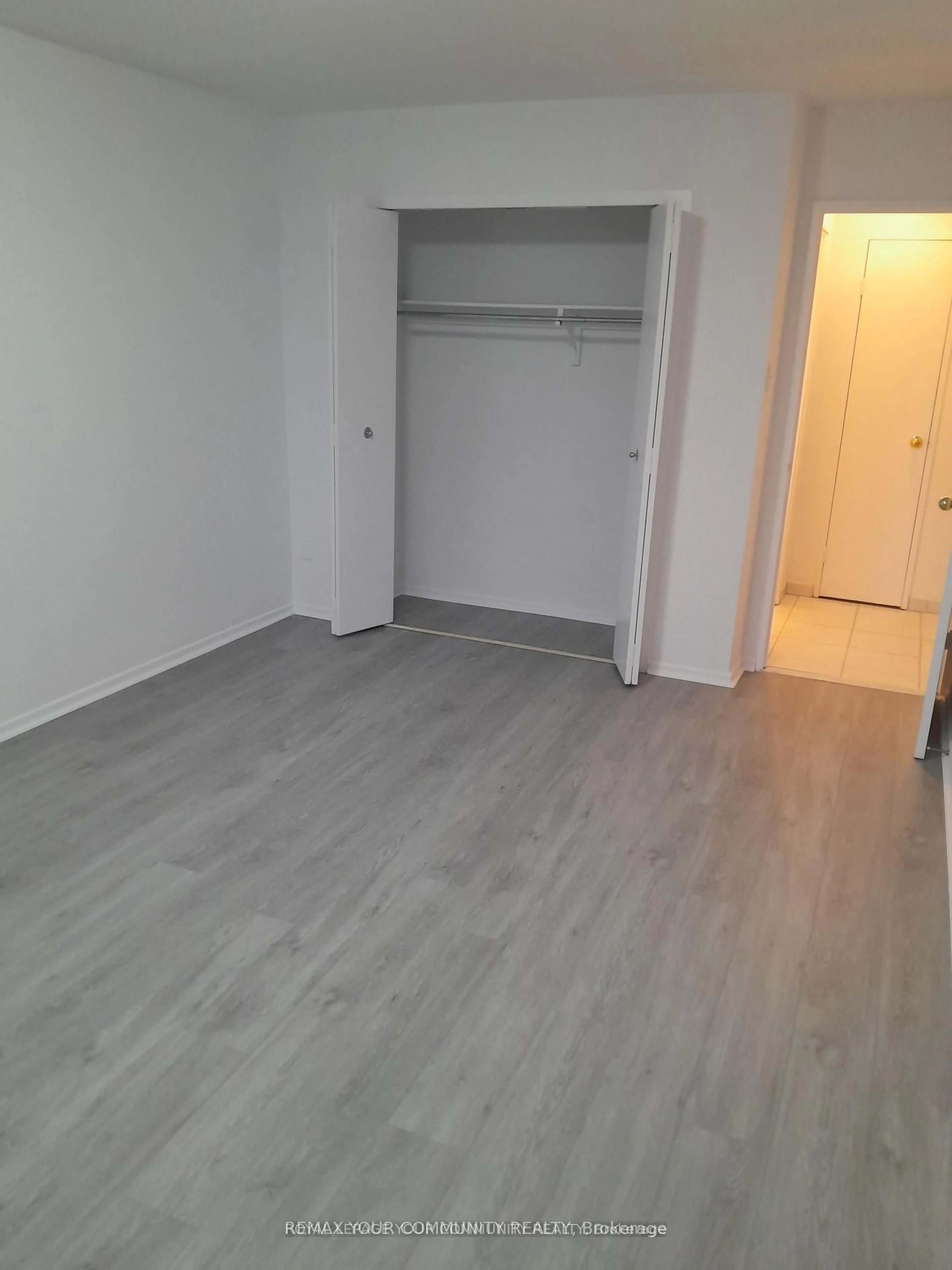 A pic of a room for 5 Frith Rd #404, Toronto Ontario M3N 2L5