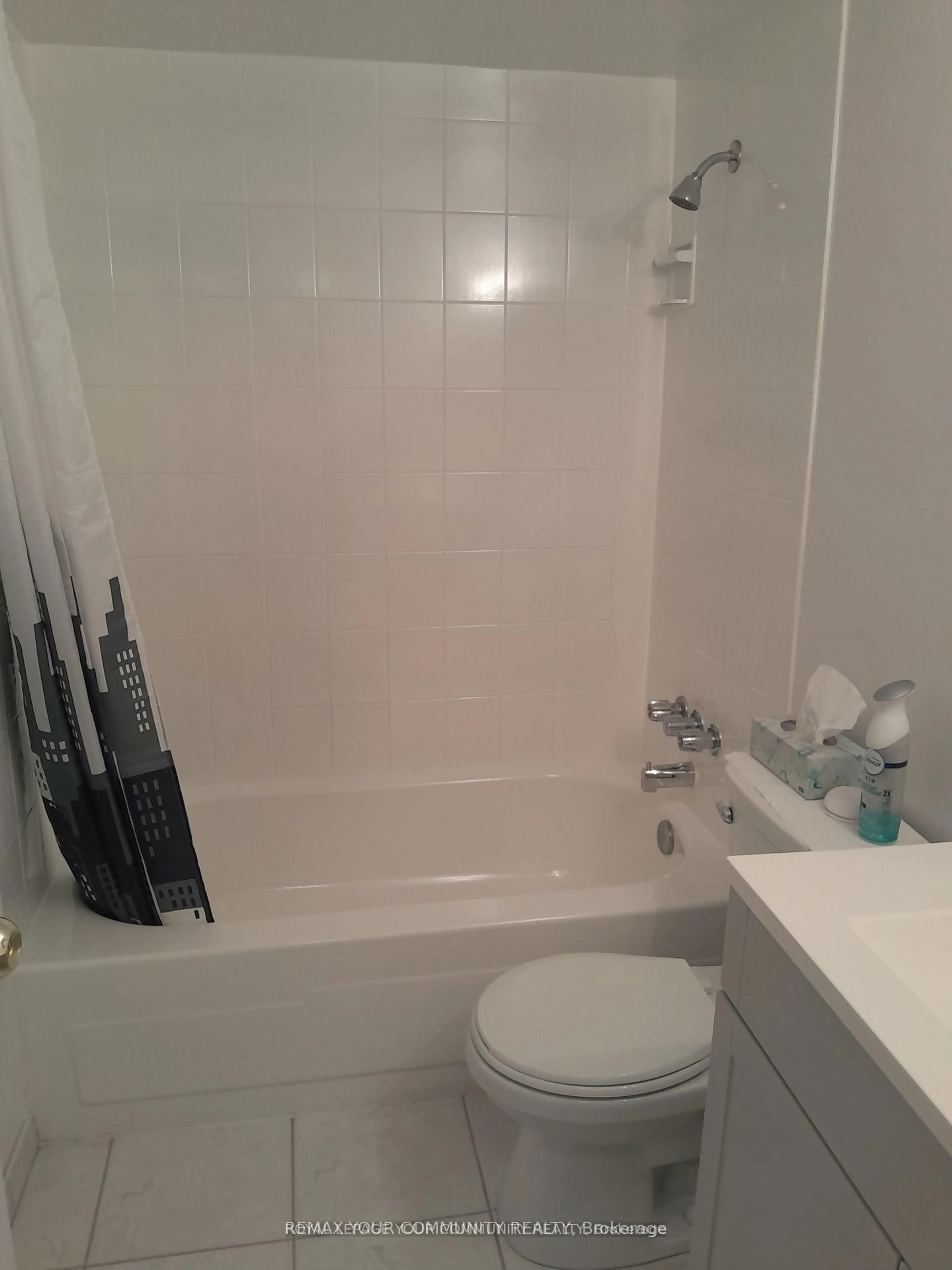 Standard bathroom, floor is not visible for 5 Frith Rd #404, Toronto Ontario M3N 2L5