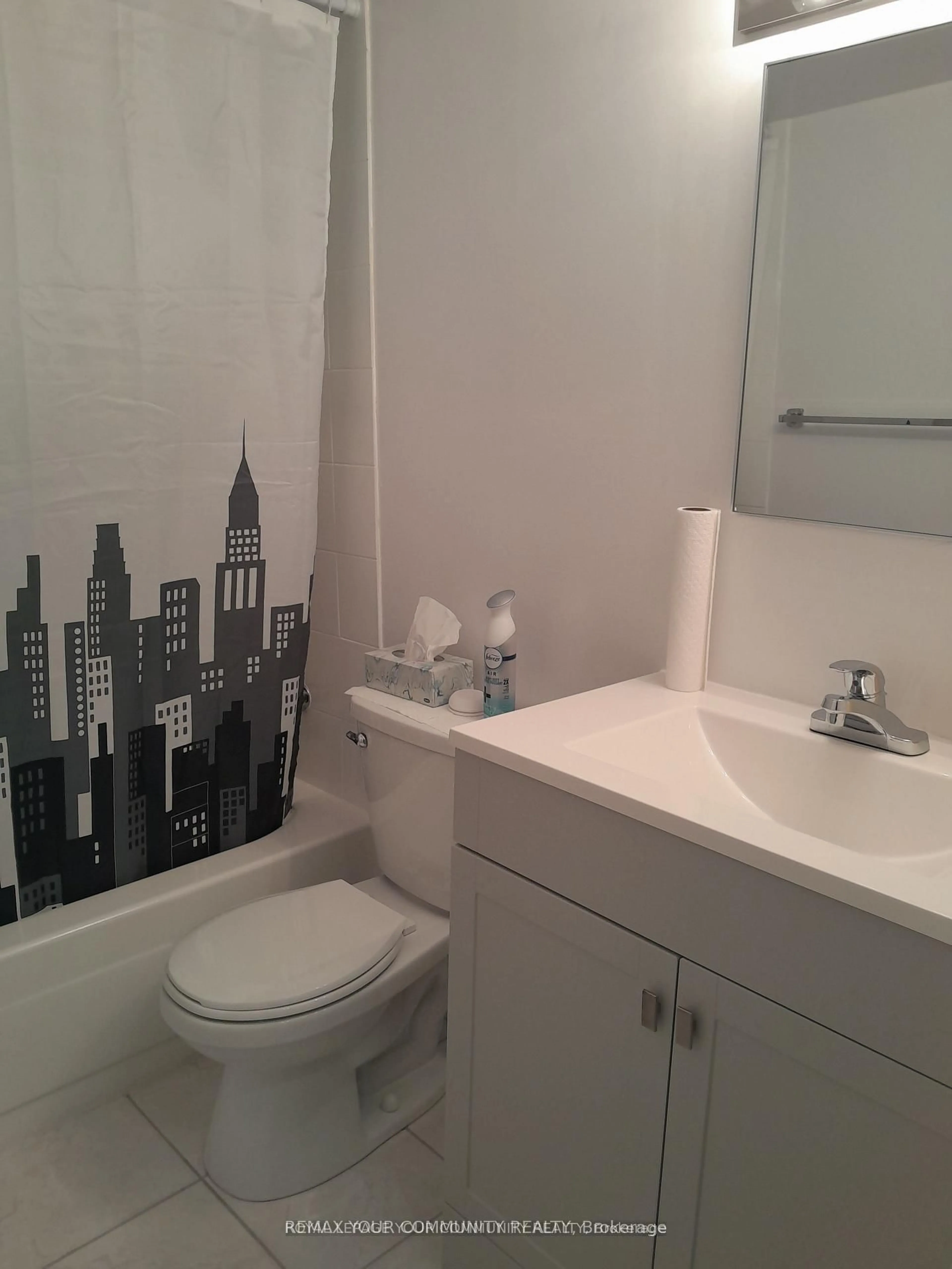 Standard bathroom, unknown for 5 Frith Rd #404, Toronto Ontario M3N 2L5