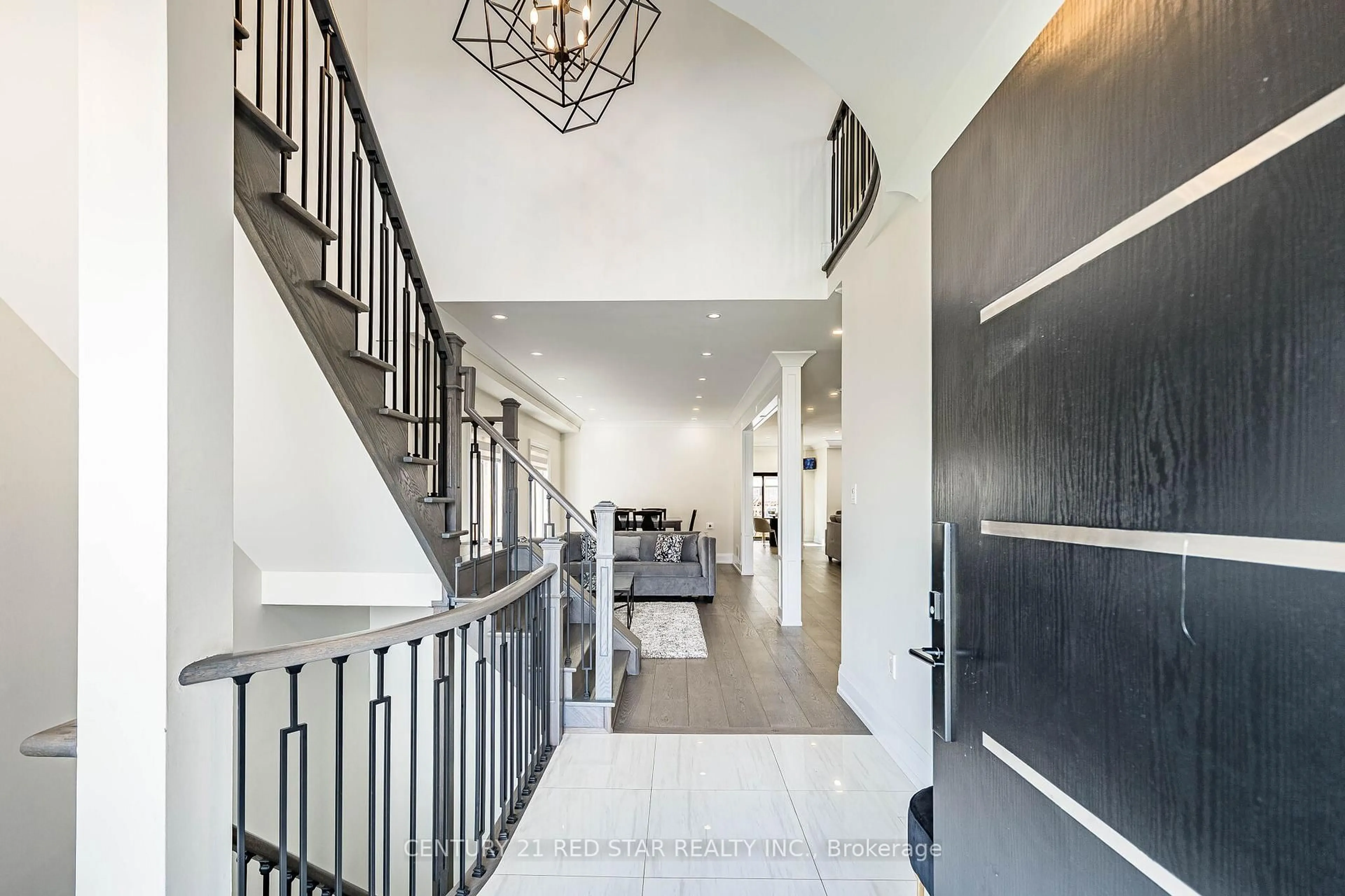 Indoor entryway for 396 Derrydale Dr, Mississauga Ontario L5W 0E1