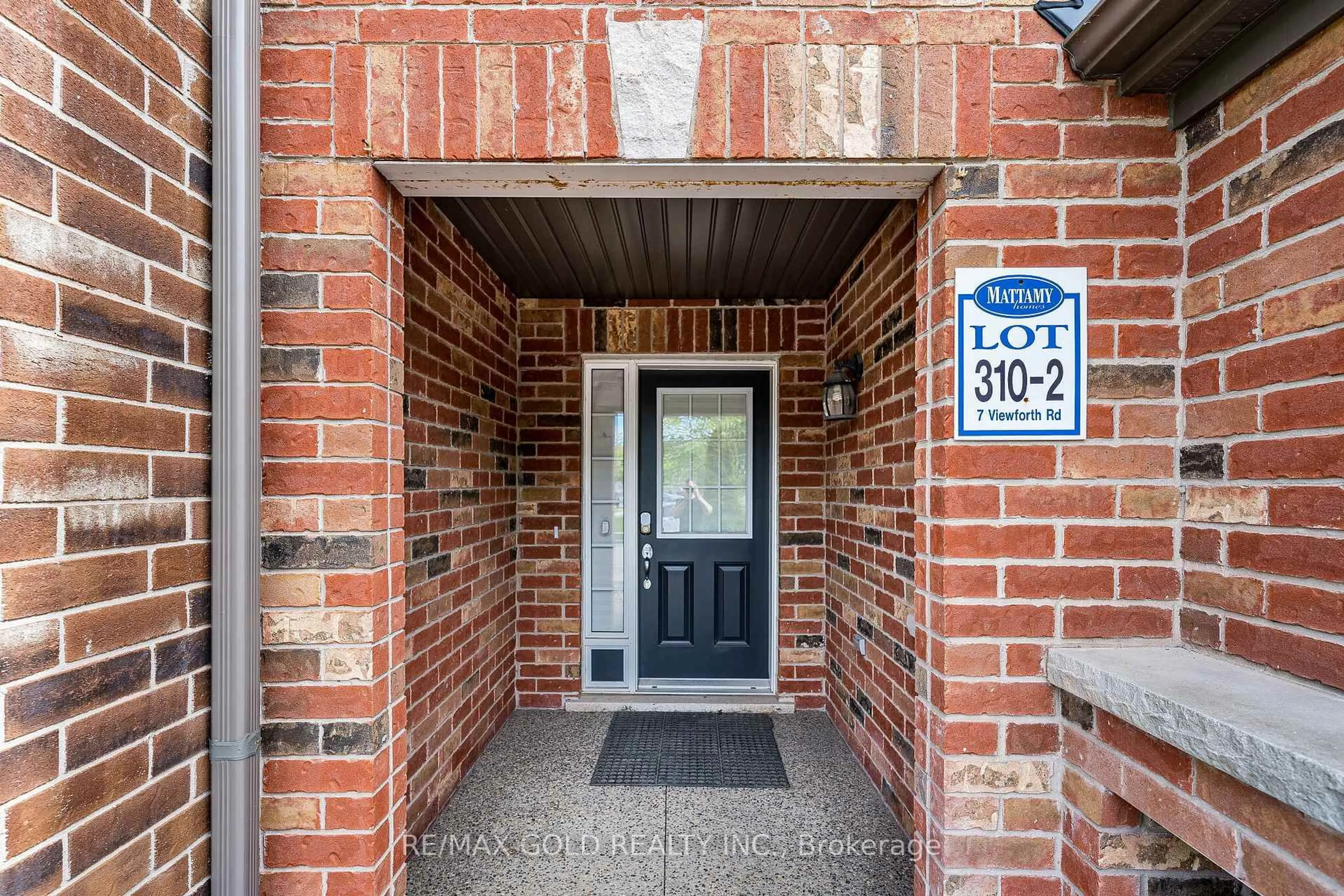 Indoor entryway for 7 Viewforth Rd, Brampton Ontario L7A 0R2