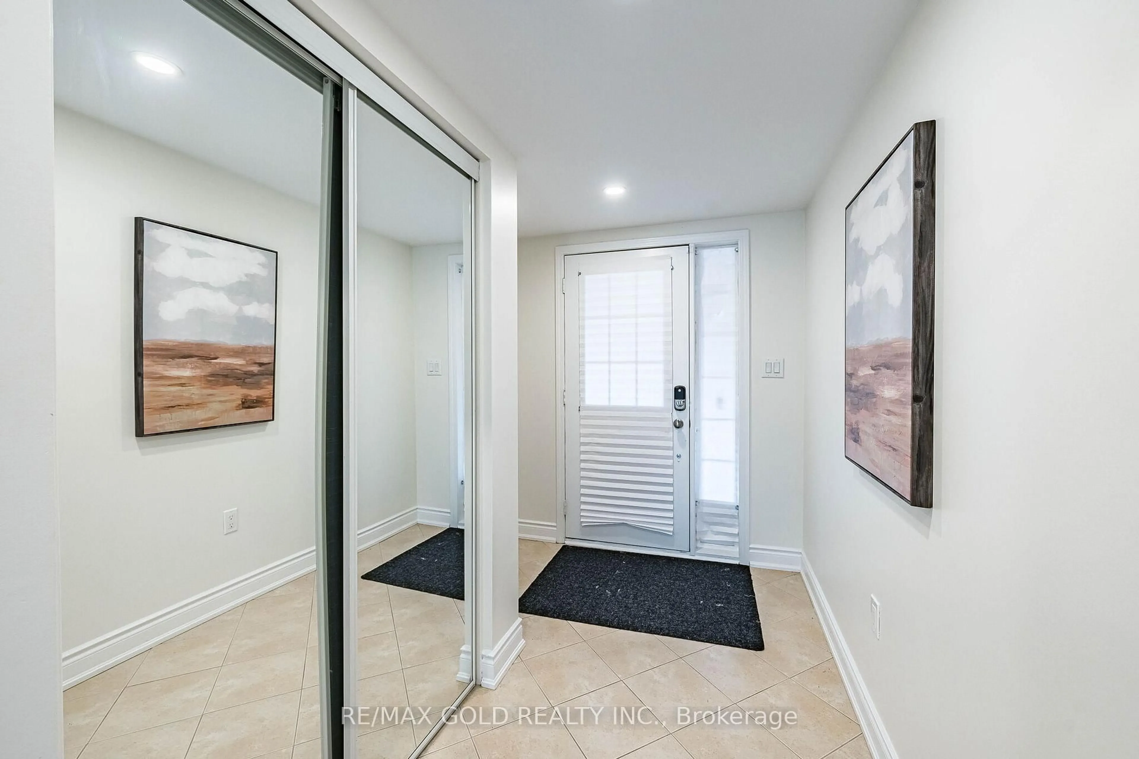 Indoor entryway for 7 Viewforth Rd, Brampton Ontario L7A 0R2