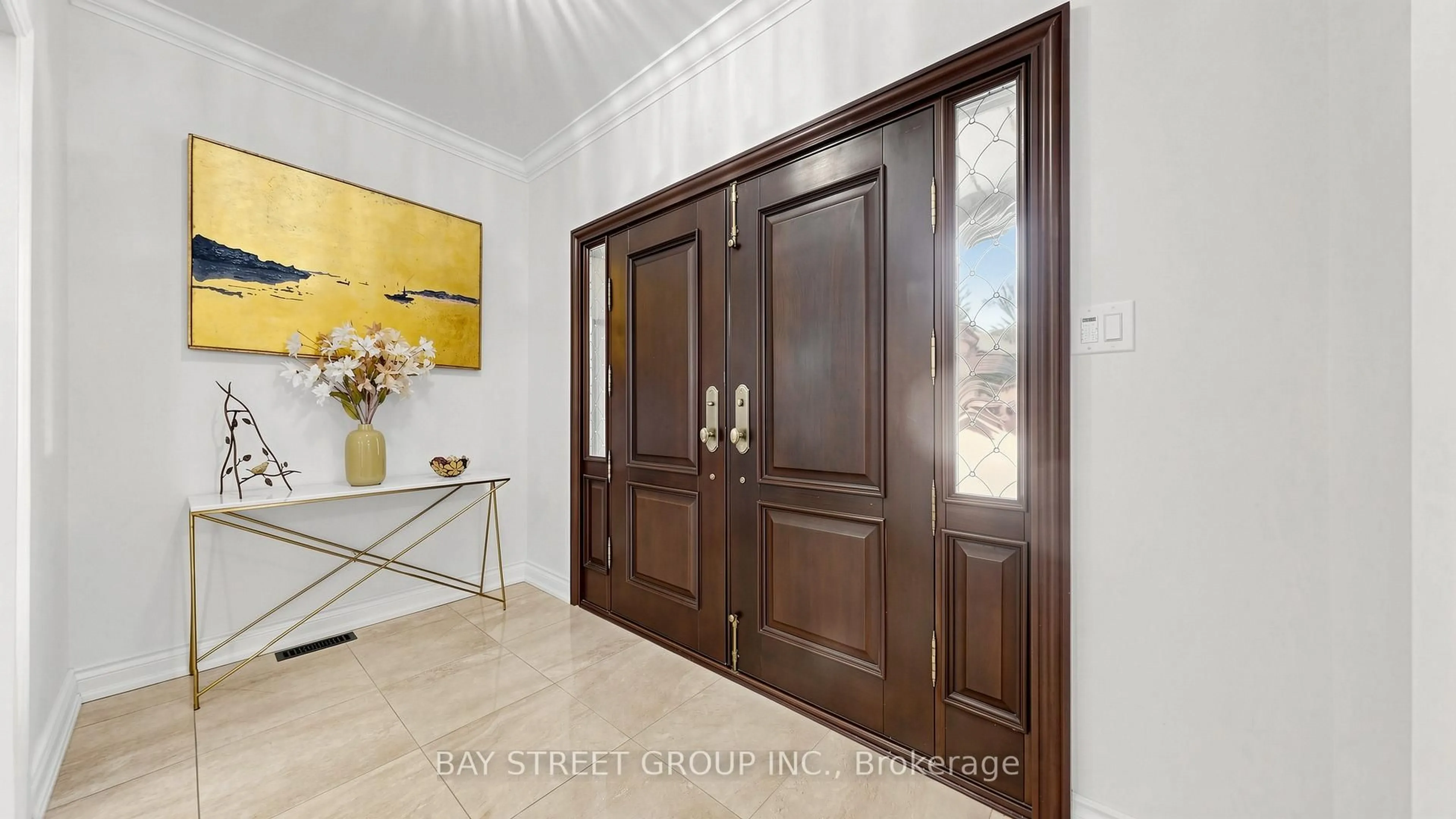 Indoor entryway for 1742 Sir Monty's Dr, Mississauga Ontario L5N 4R6
