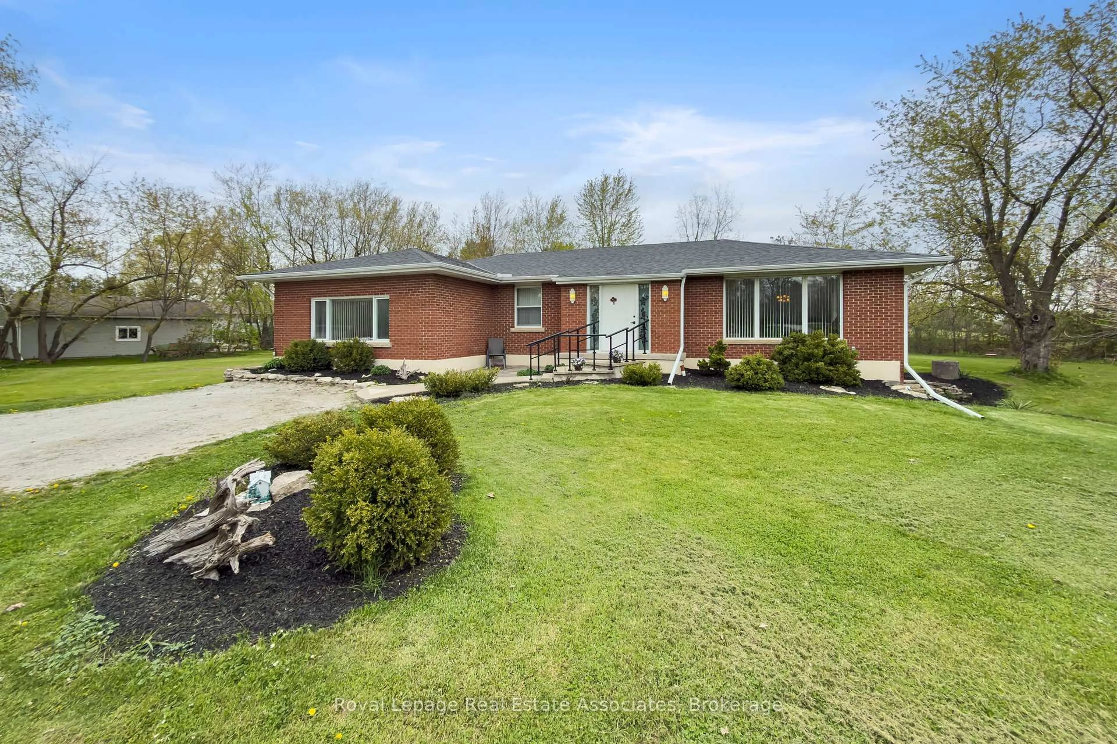 A pic from outside/outdoor area/front of a property/back of a property/a pic from drone, street for 9225 Dublin Line, Halton Hills Ontario L9T 2X7