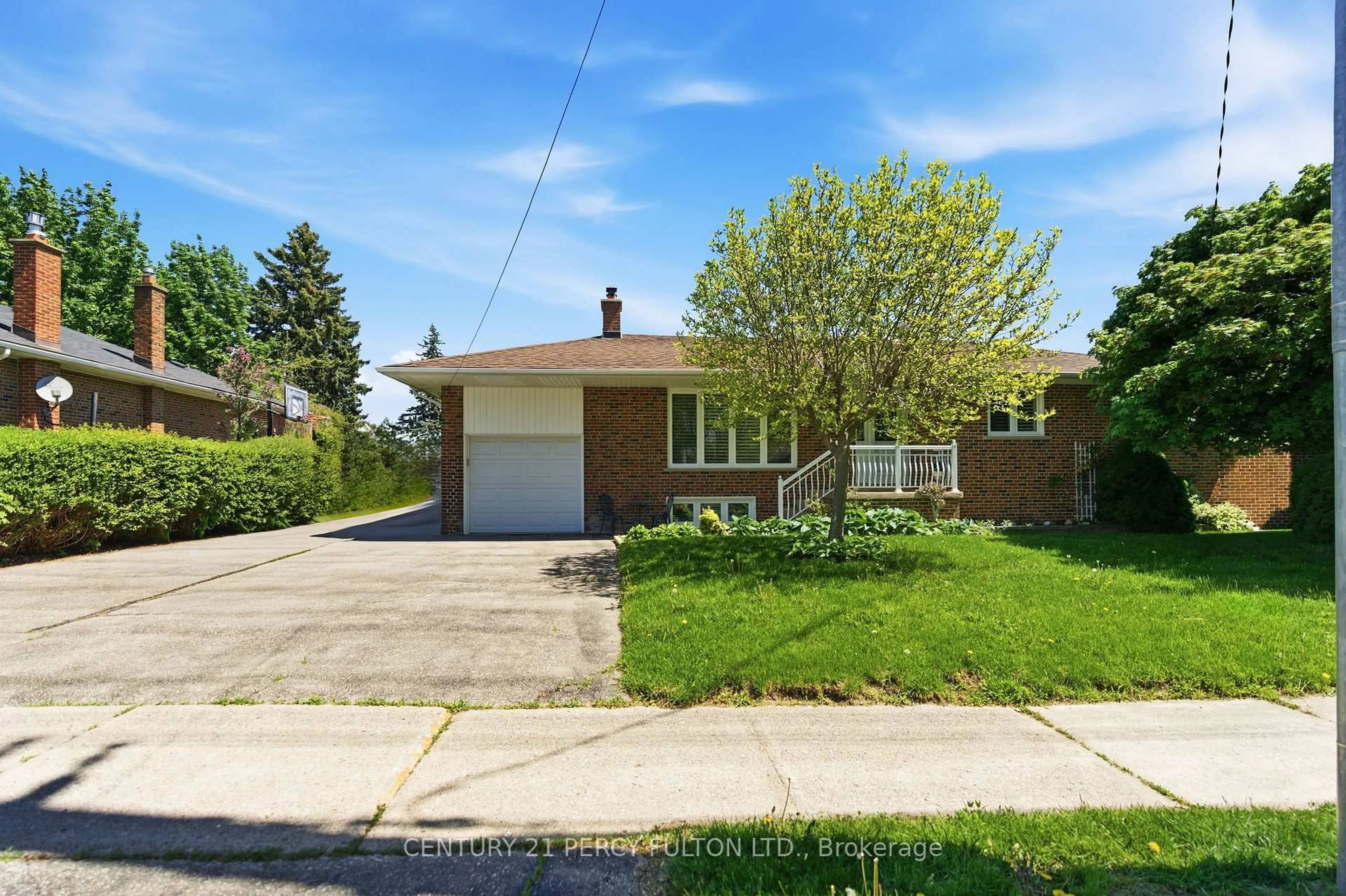 Home with brick exterior material, street for 2553 Stillmeadow Rd, Mississauga Ontario L5B 1X8