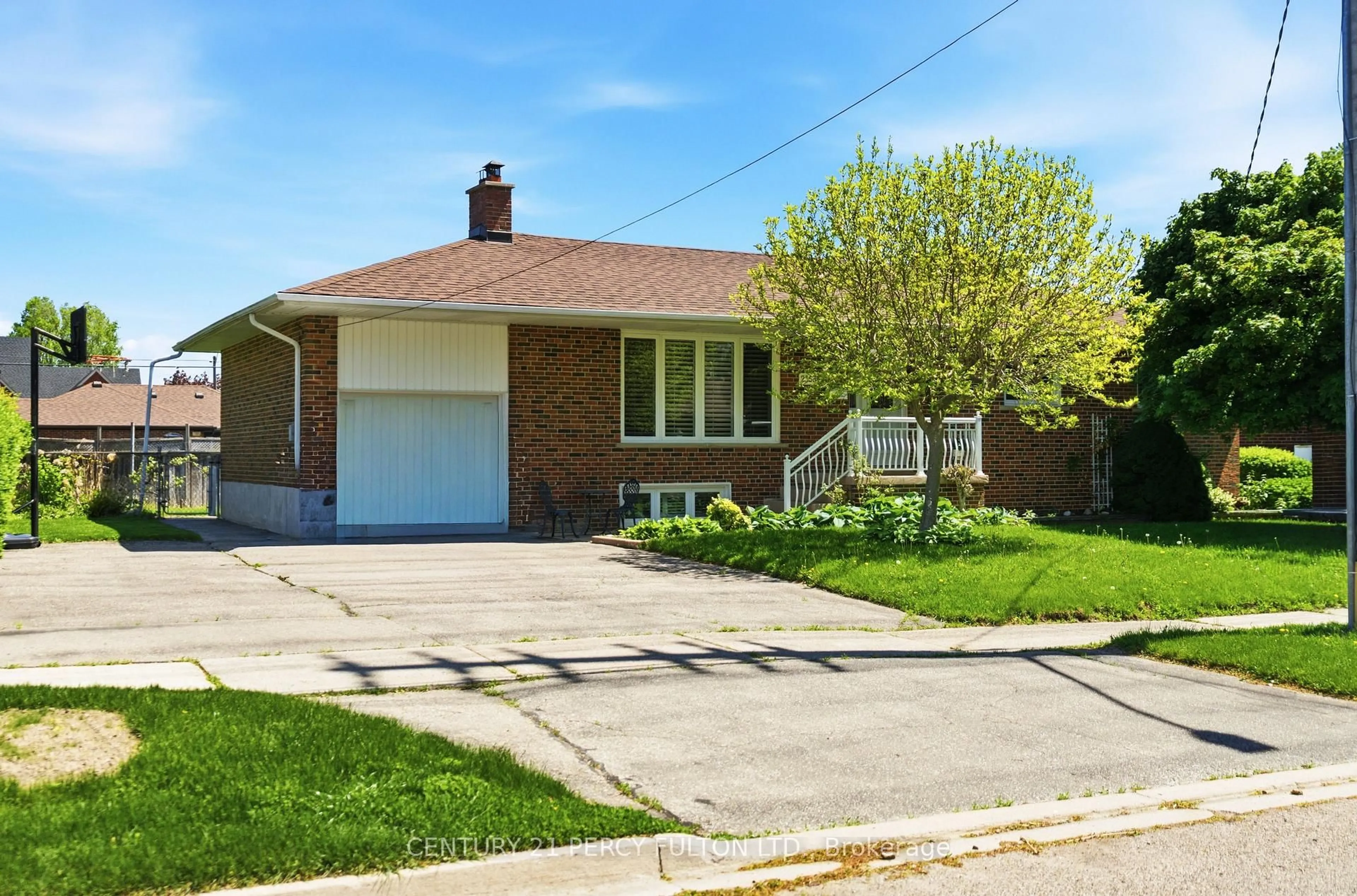 Home with brick exterior material, street for 2553 Stillmeadow Rd, Mississauga Ontario L5B 1X8