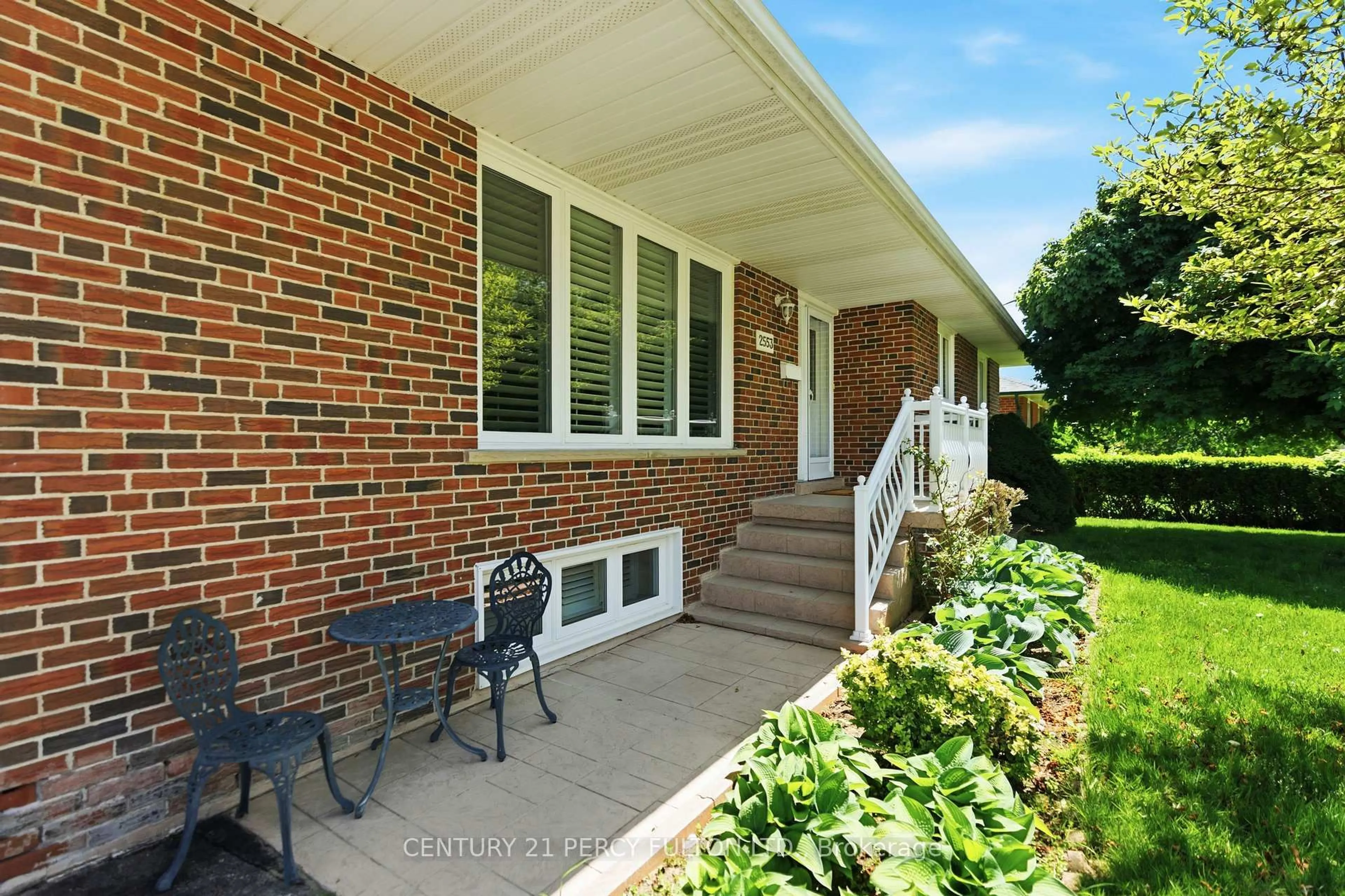 Home with brick exterior material, street for 2553 Stillmeadow Rd, Mississauga Ontario L5B 1X8