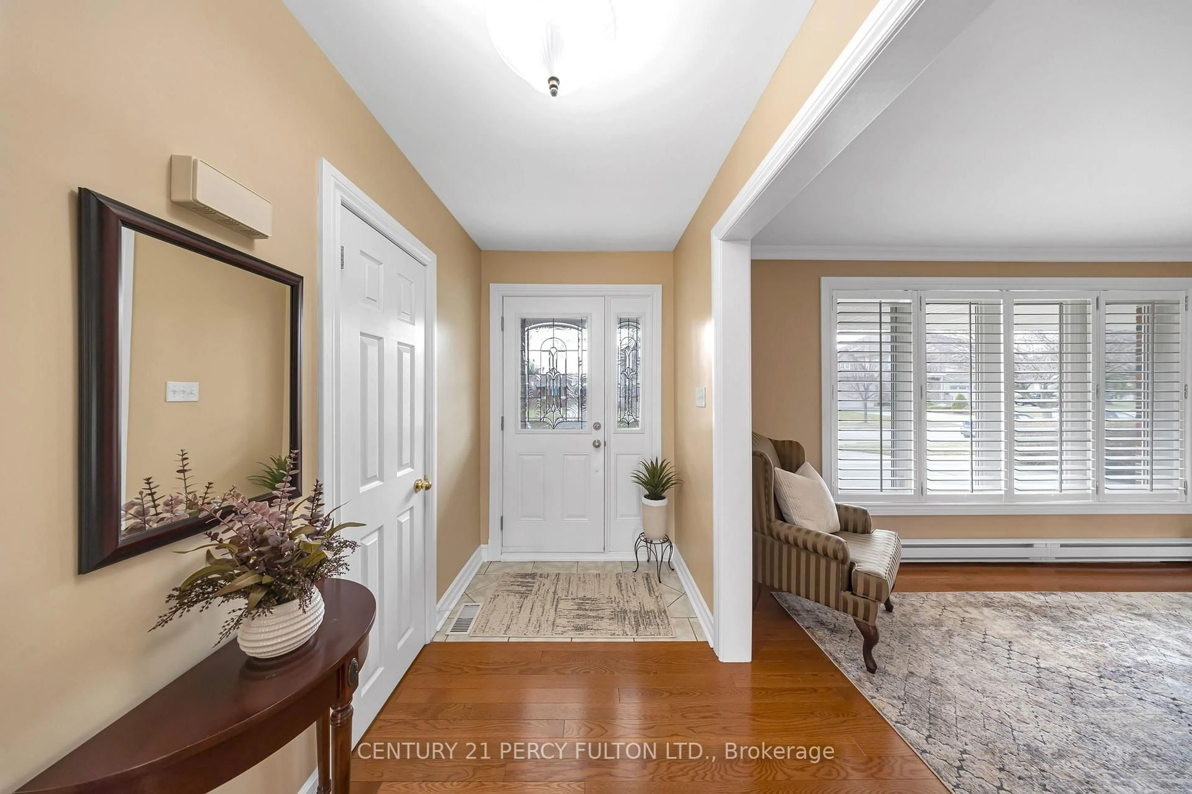 Indoor entryway for 2553 Stillmeadow Rd, Mississauga Ontario L5B 1X8