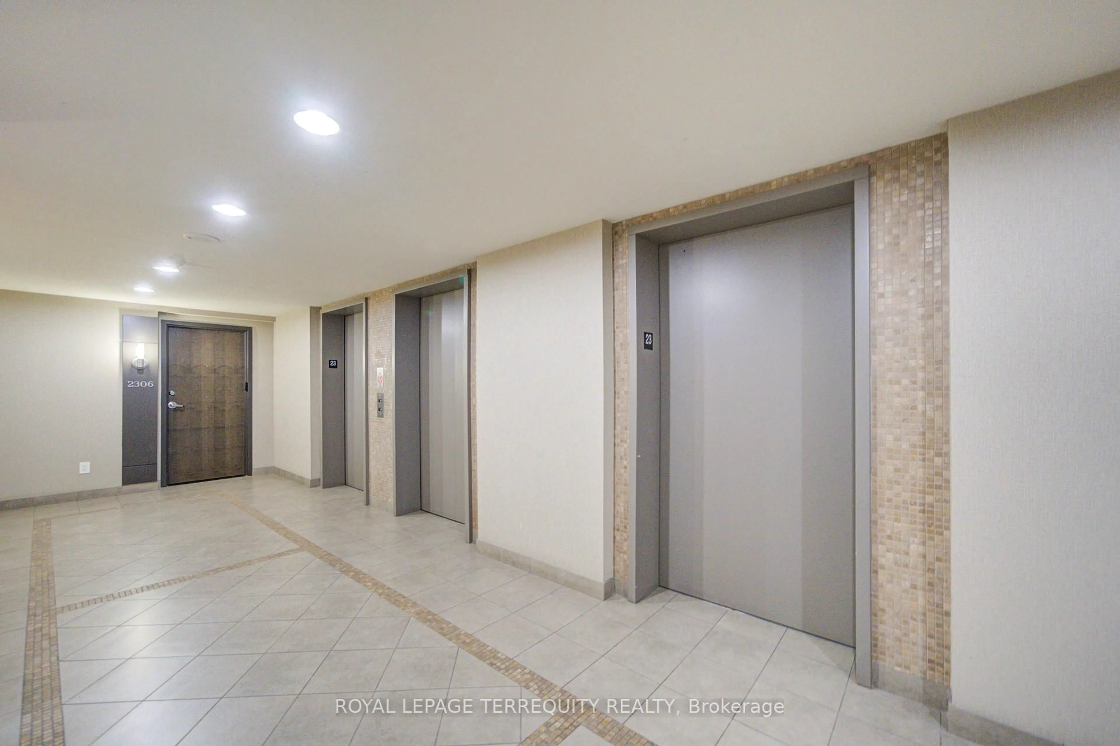 Indoor foyer for 9 George St #2311, Brampton Ontario L6X 0T6