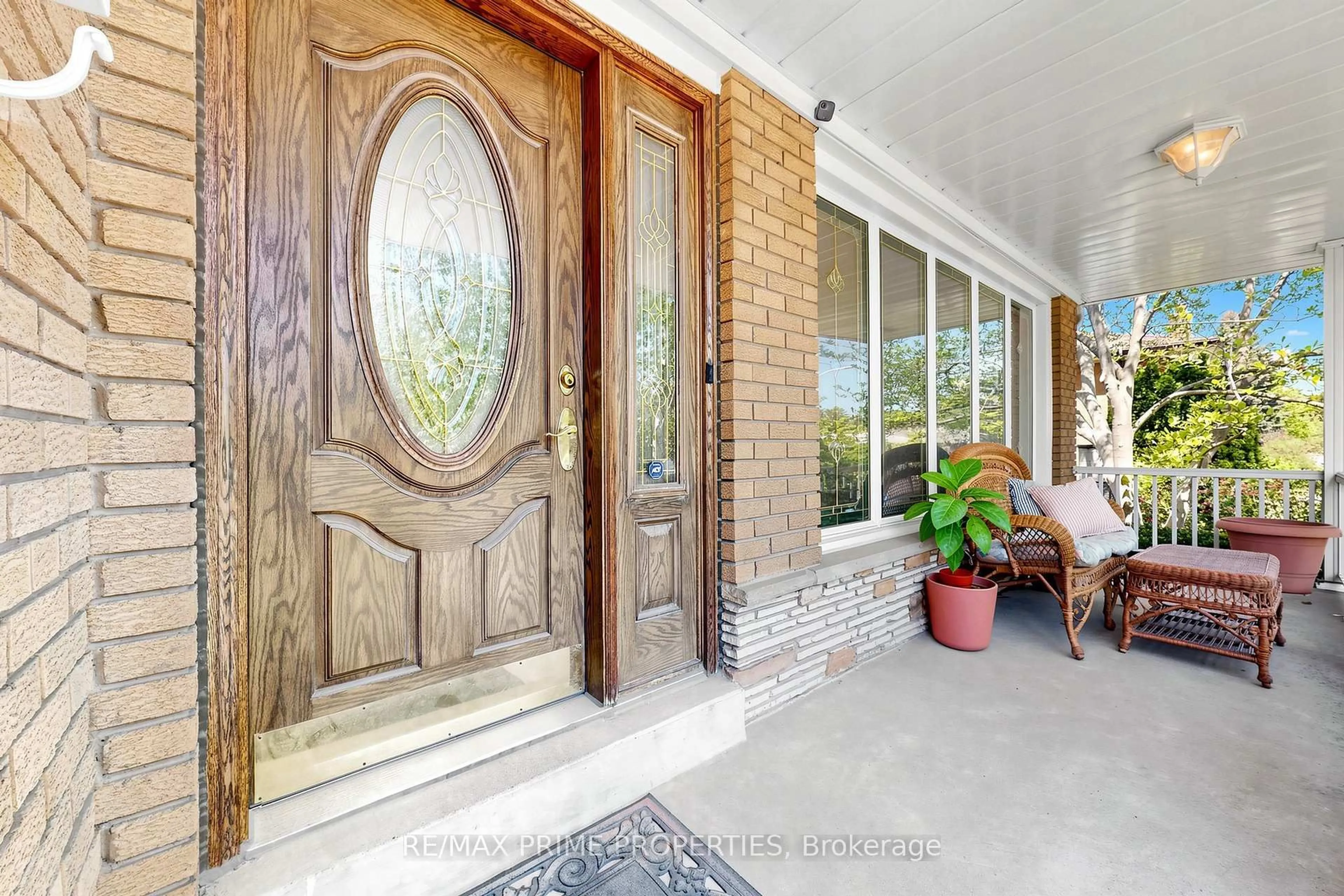 Indoor entryway for 3554 Ponytrail Dr, Mississauga Ontario L4X 1W2