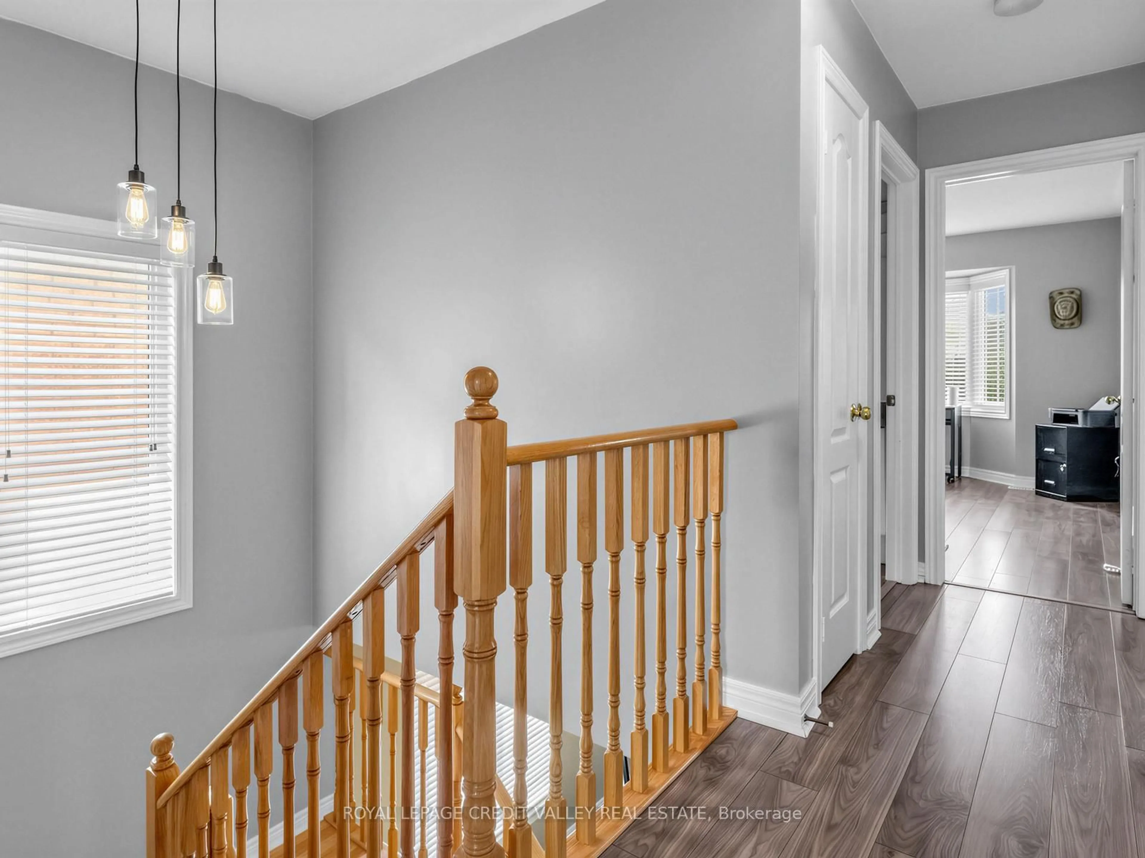 Indoor entryway for 144 Mccready Dr, Milton Ontario L9T 0V5