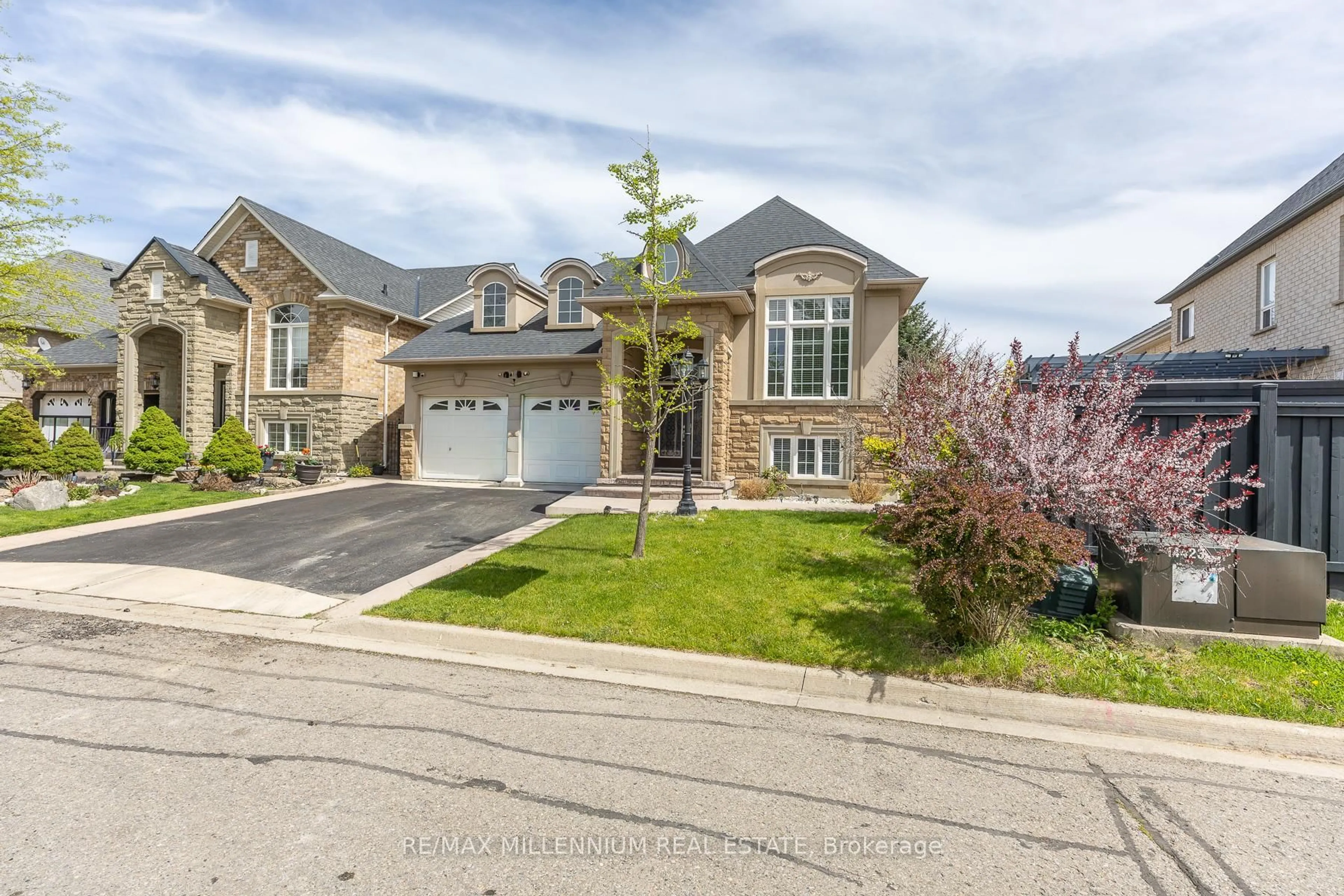 Unknown for 28 Donherb Cres, Caledon Ontario L7C 1E4