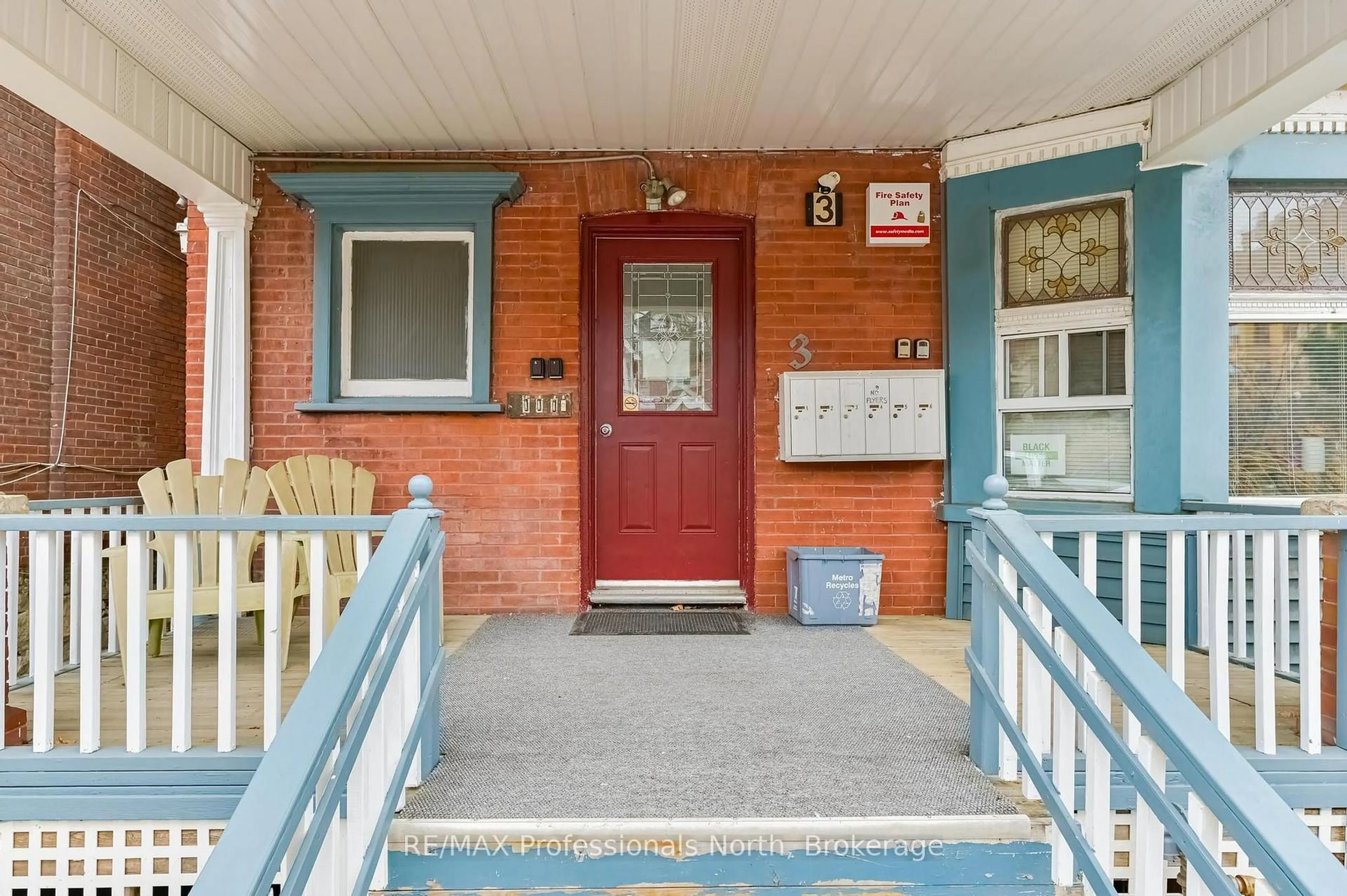 Indoor entryway for 3 Maynard Ave, Toronto Ontario M6K 2Z7