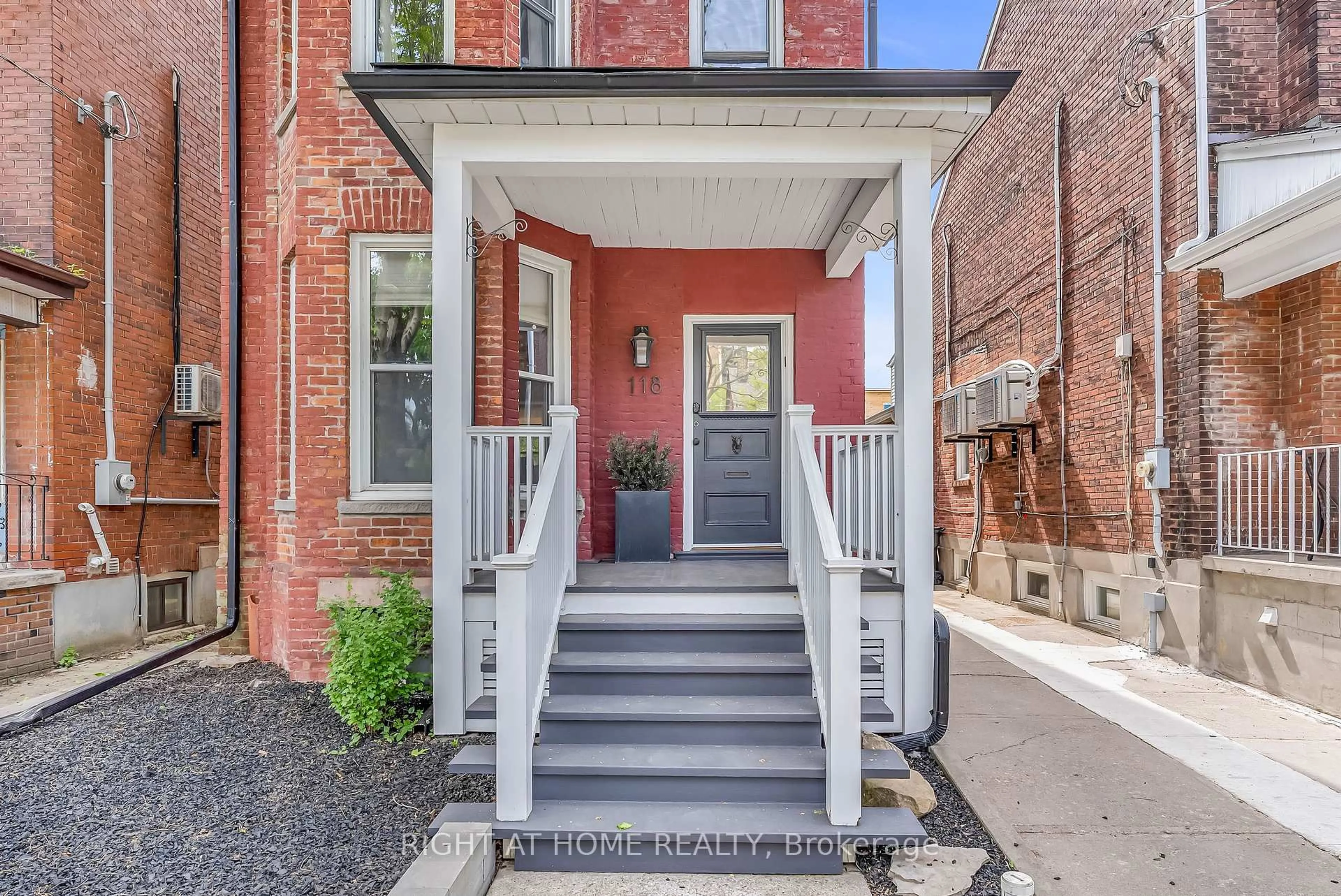 Home with brick exterior material, street for 118 Lansdowne Ave, Toronto Ontario M6K 2V9