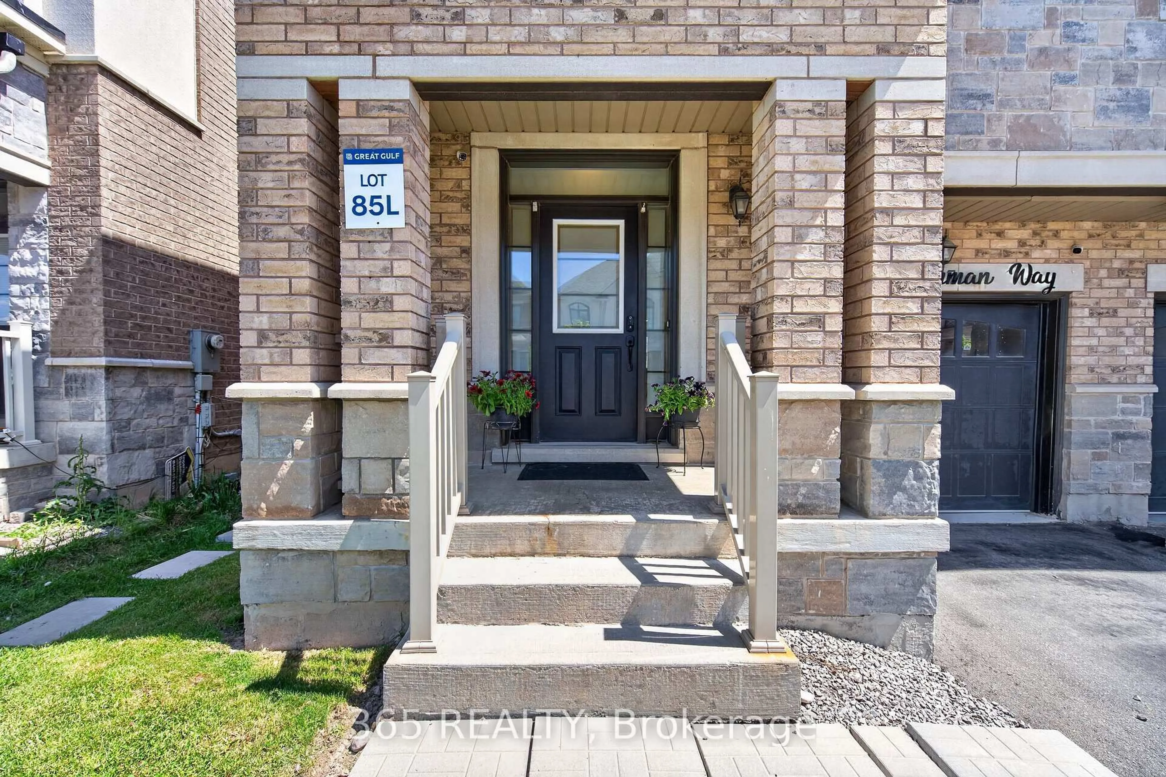 Indoor entryway for 1117 Hamman Way, Milton Ontario L9E 1K2