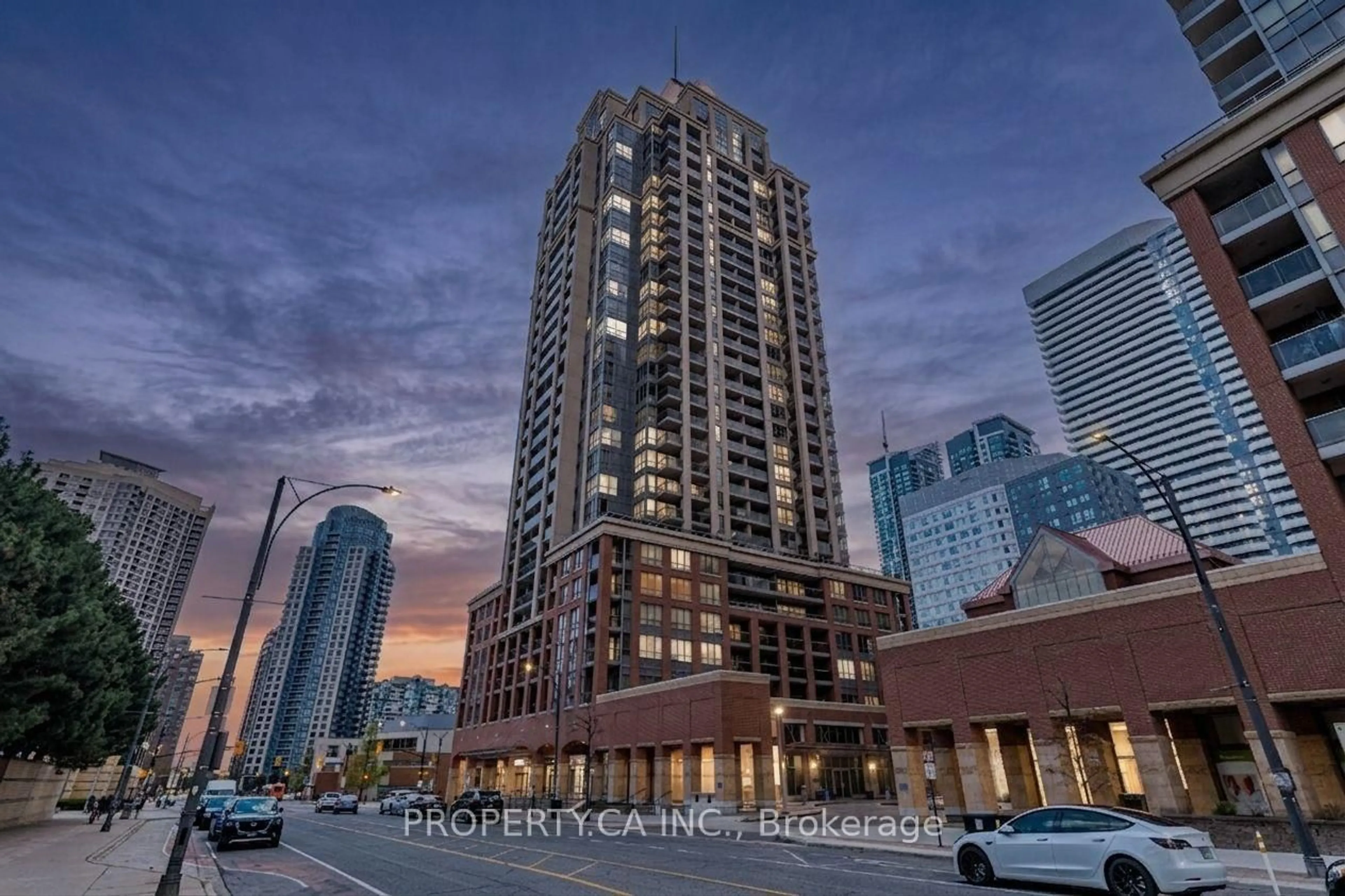 Indoor foyer for 4080 Living Arts Dr #2409, Mississauga Ontario L5B 4N3