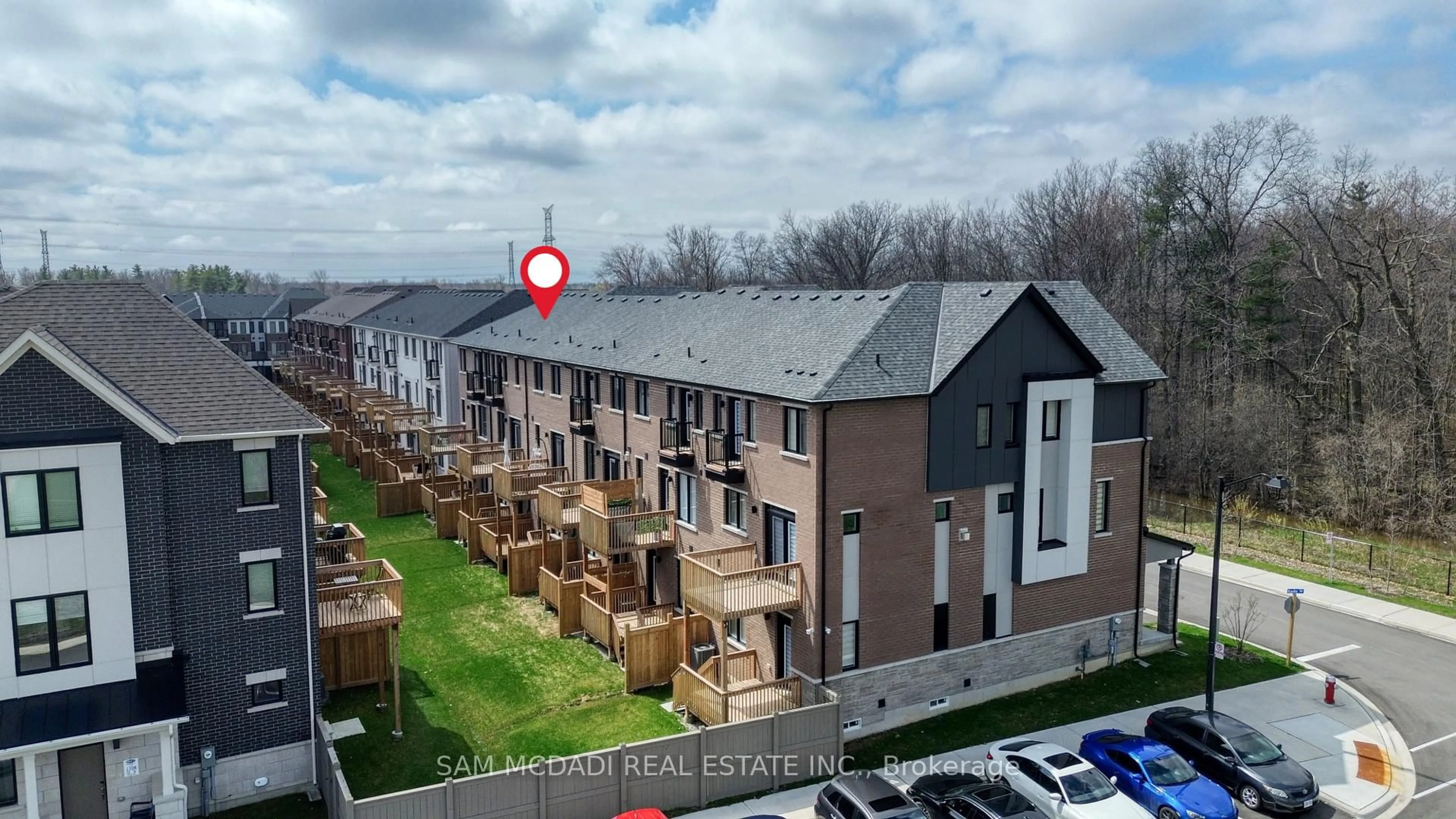 A pic from outside/outdoor area/front of a property/back of a property/a pic from drone, city buildings view from balcony for 4068 Kadic Terr, Mississauga Ontario L5M 2S8