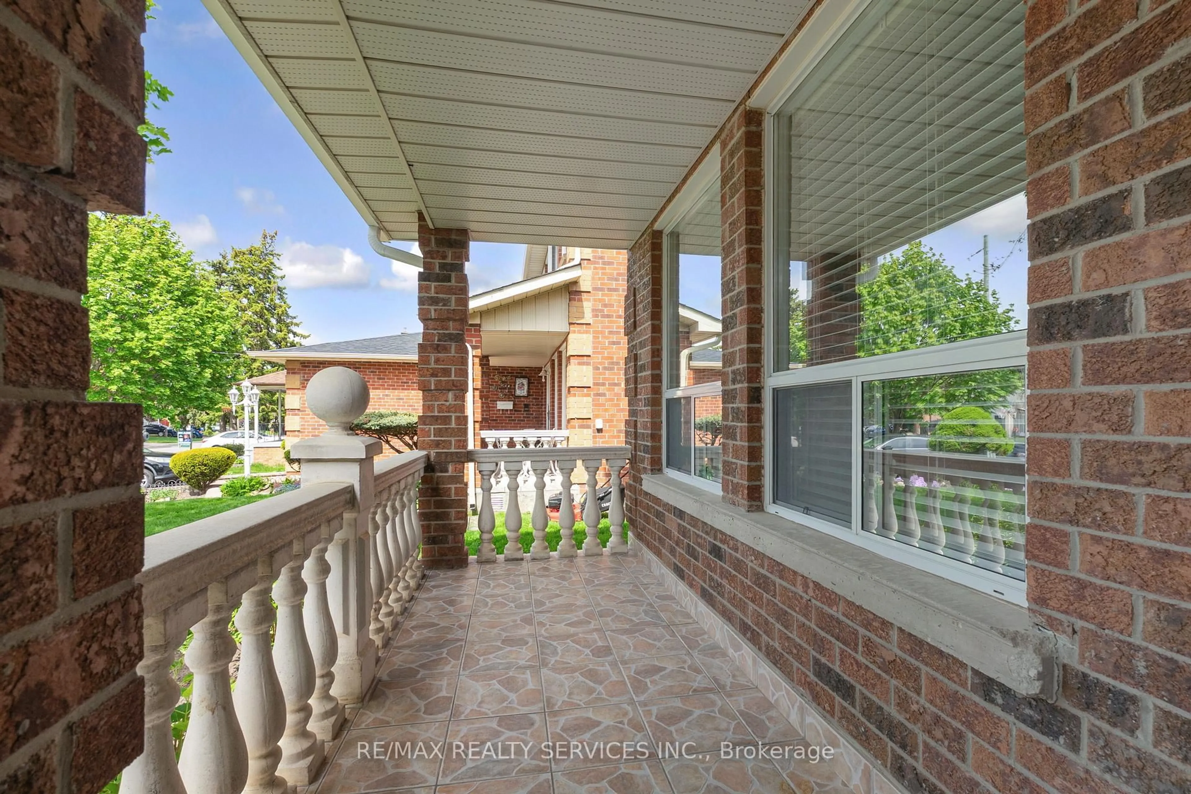 Unknown for 29 Chestnut Ave, Brampton Ontario L6X 2A6