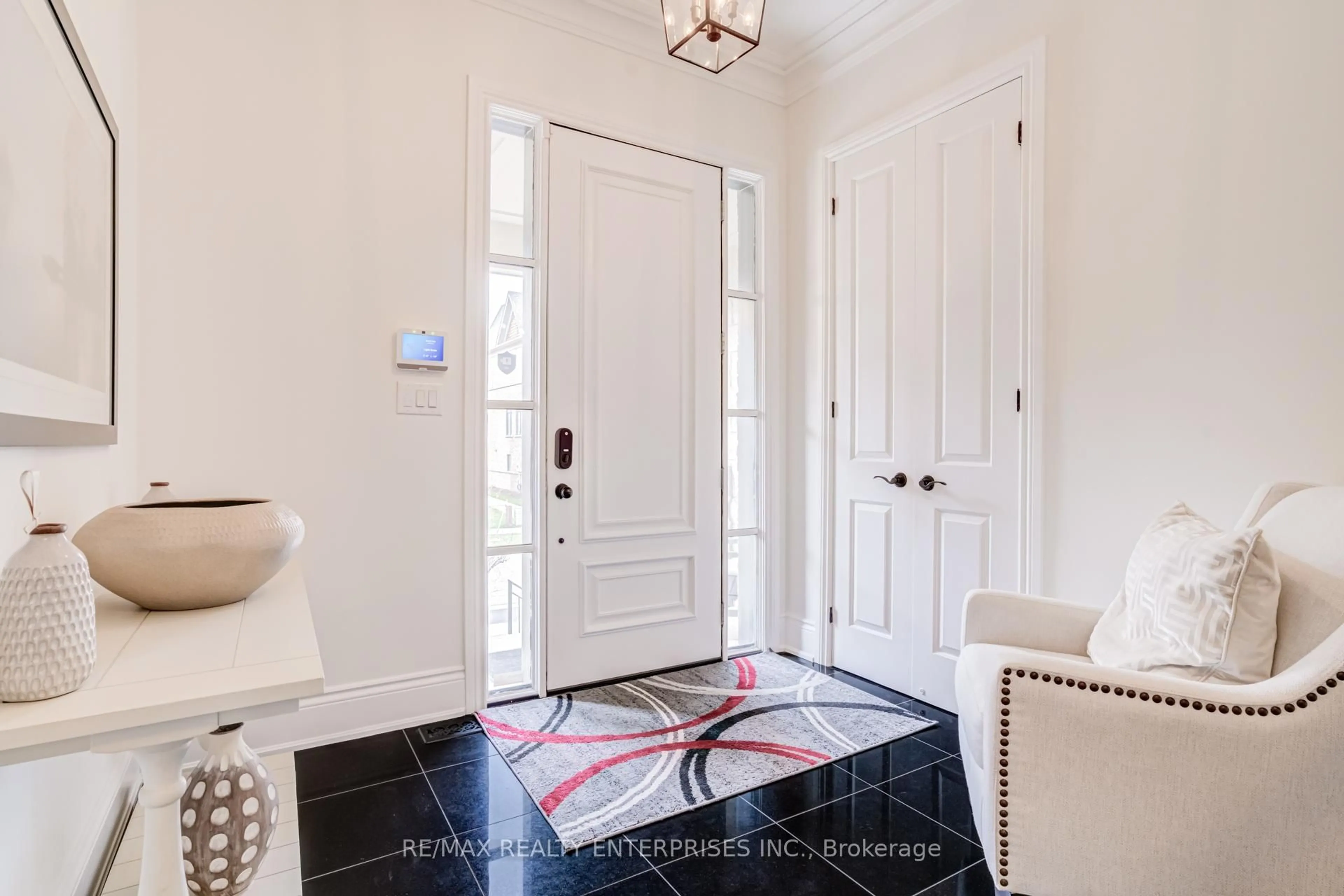 Indoor entryway for 1842 Pagehurst Ave, Mississauga Ontario L4X 1Y6