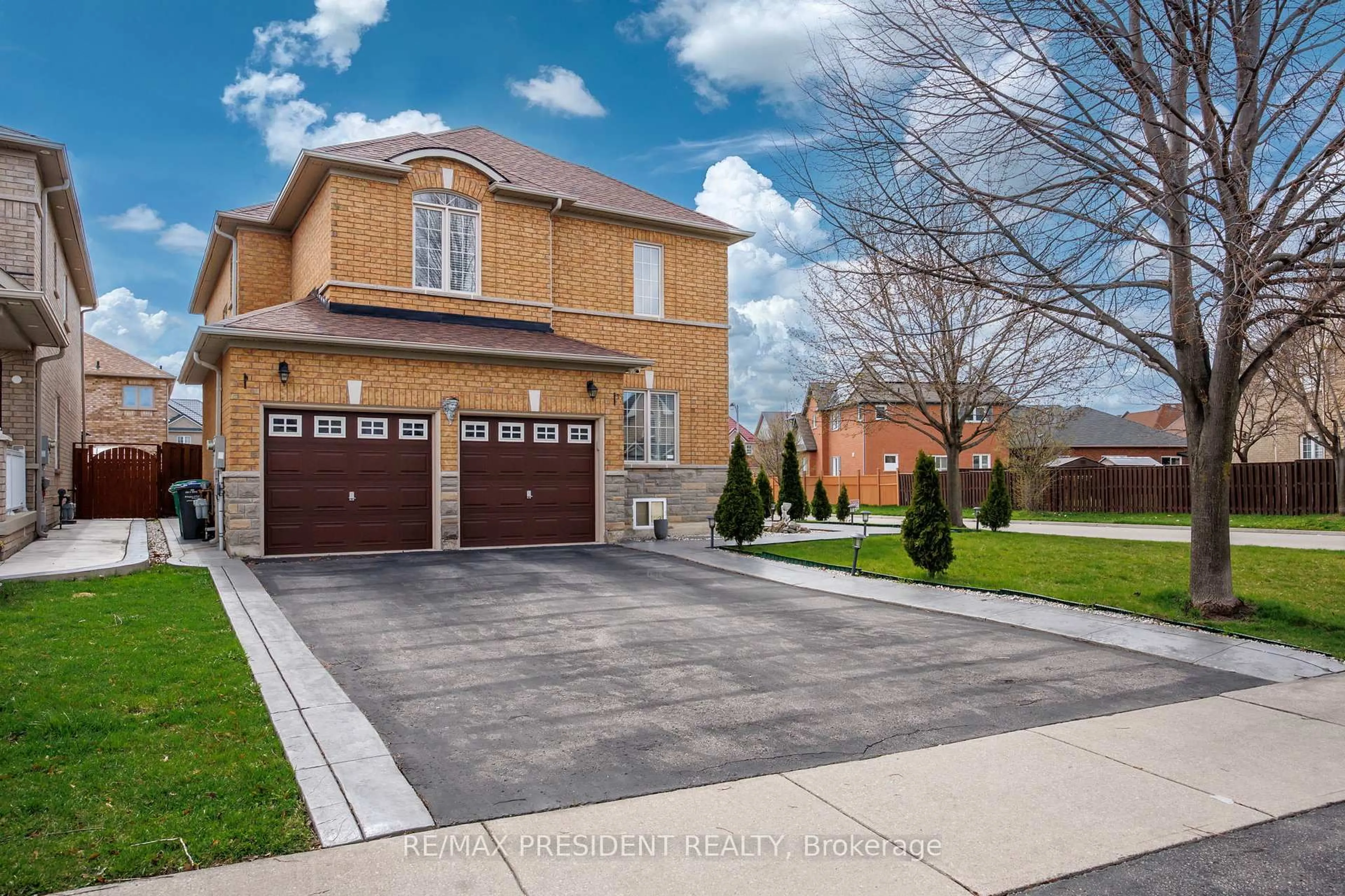 Home with brick exterior material, street for 3 Kidbrook Rd, Brampton Ontario L6P 1Z8