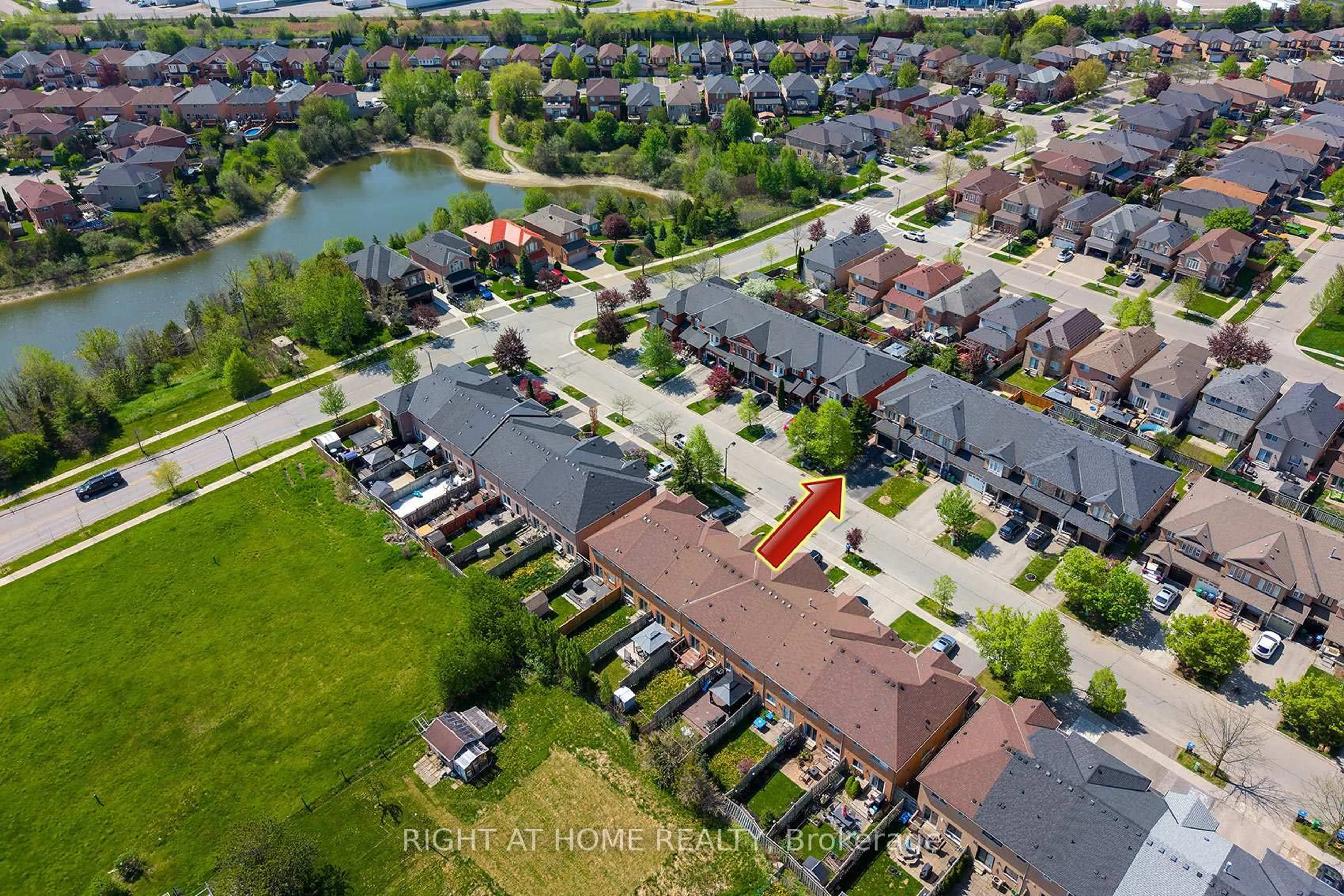 A pic from outside/outdoor area/front of a property/back of a property/a pic from drone, street for 18 Frank Johnston Rd, Caledon Ontario L7E 2L4