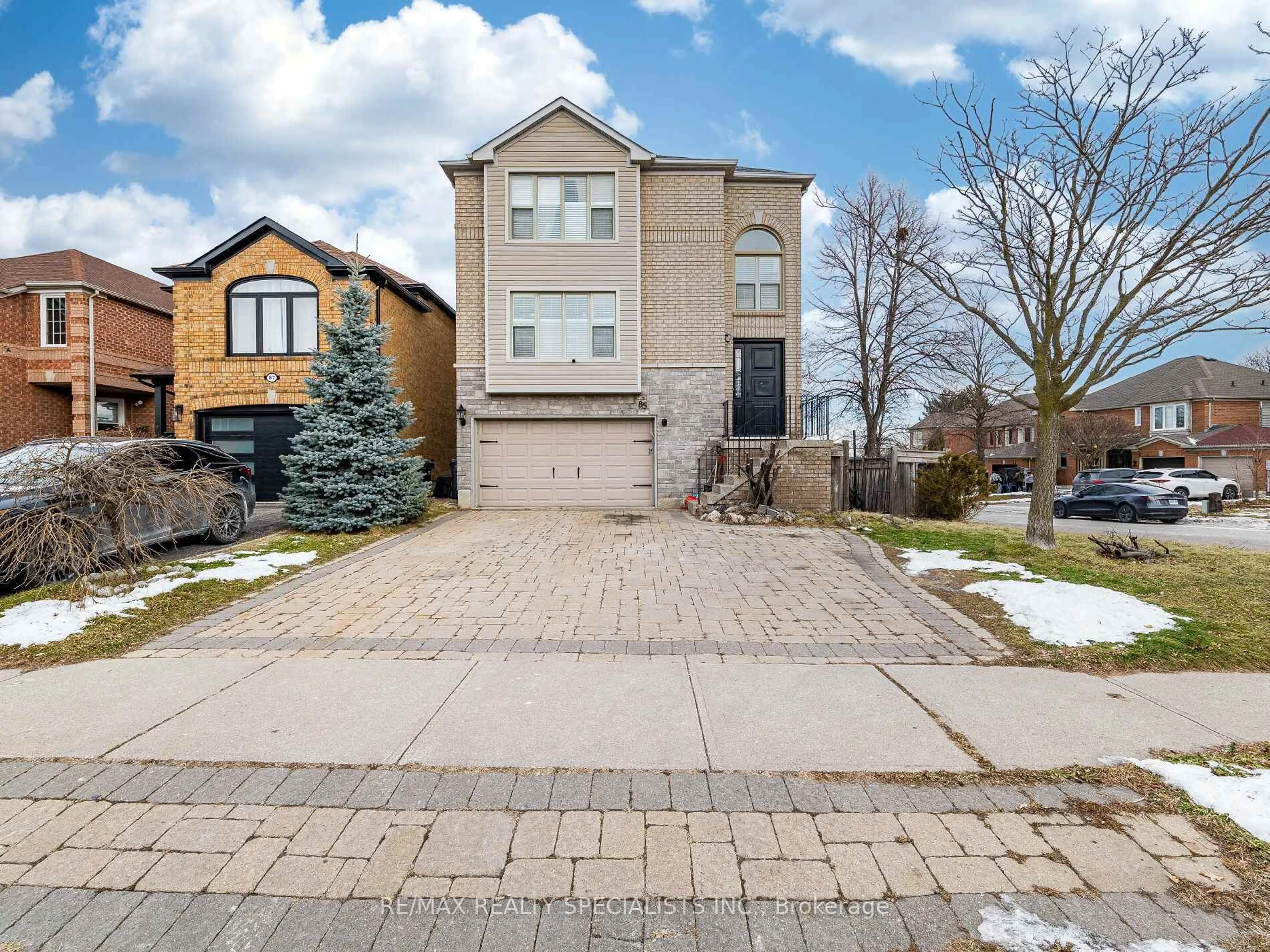 Home with brick exterior material, street for 85 Forestgrove Circ, Brampton Ontario L6Z 4T5