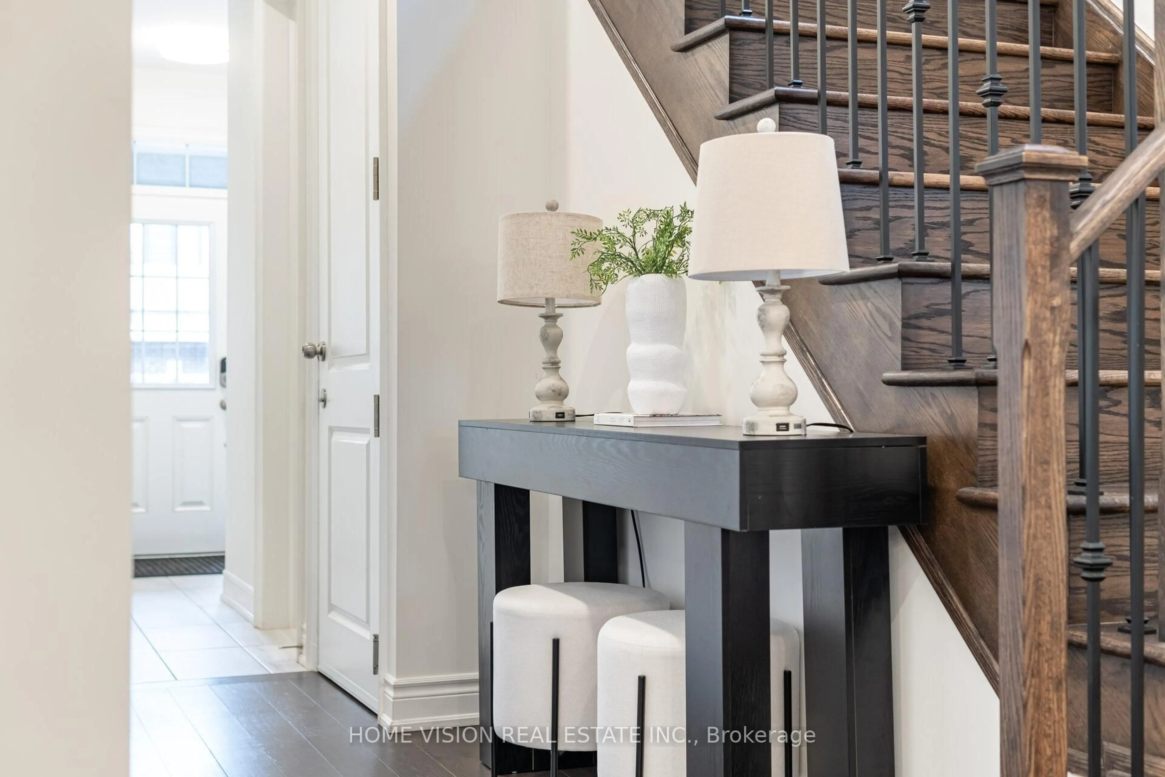 Indoor entryway for 20 Hubbell Rd, Brampton Ontario L6Y 2A5