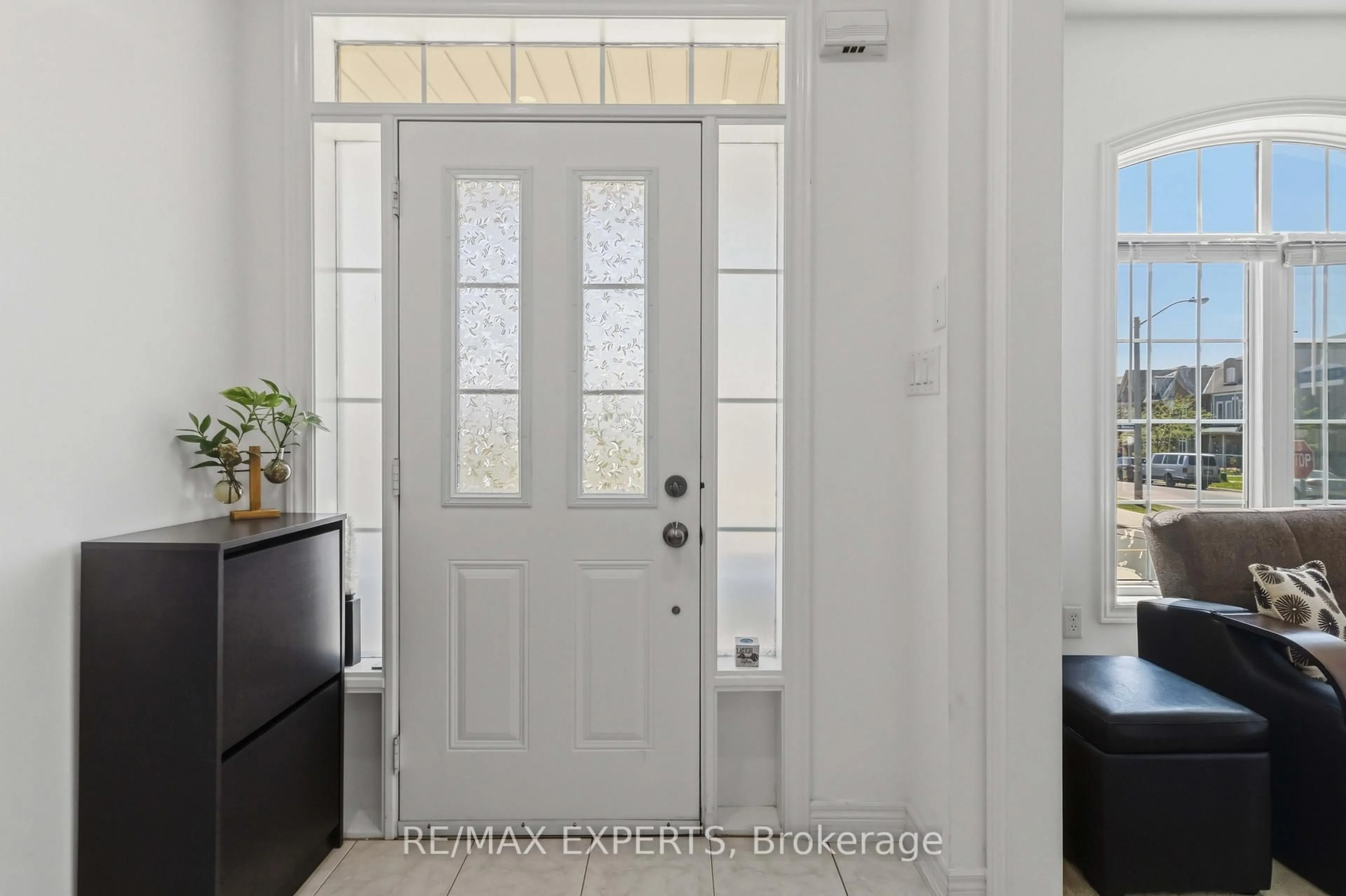 Indoor entryway for 245 Isaac Devins Blvd, Toronto Ontario M9M 0B6
