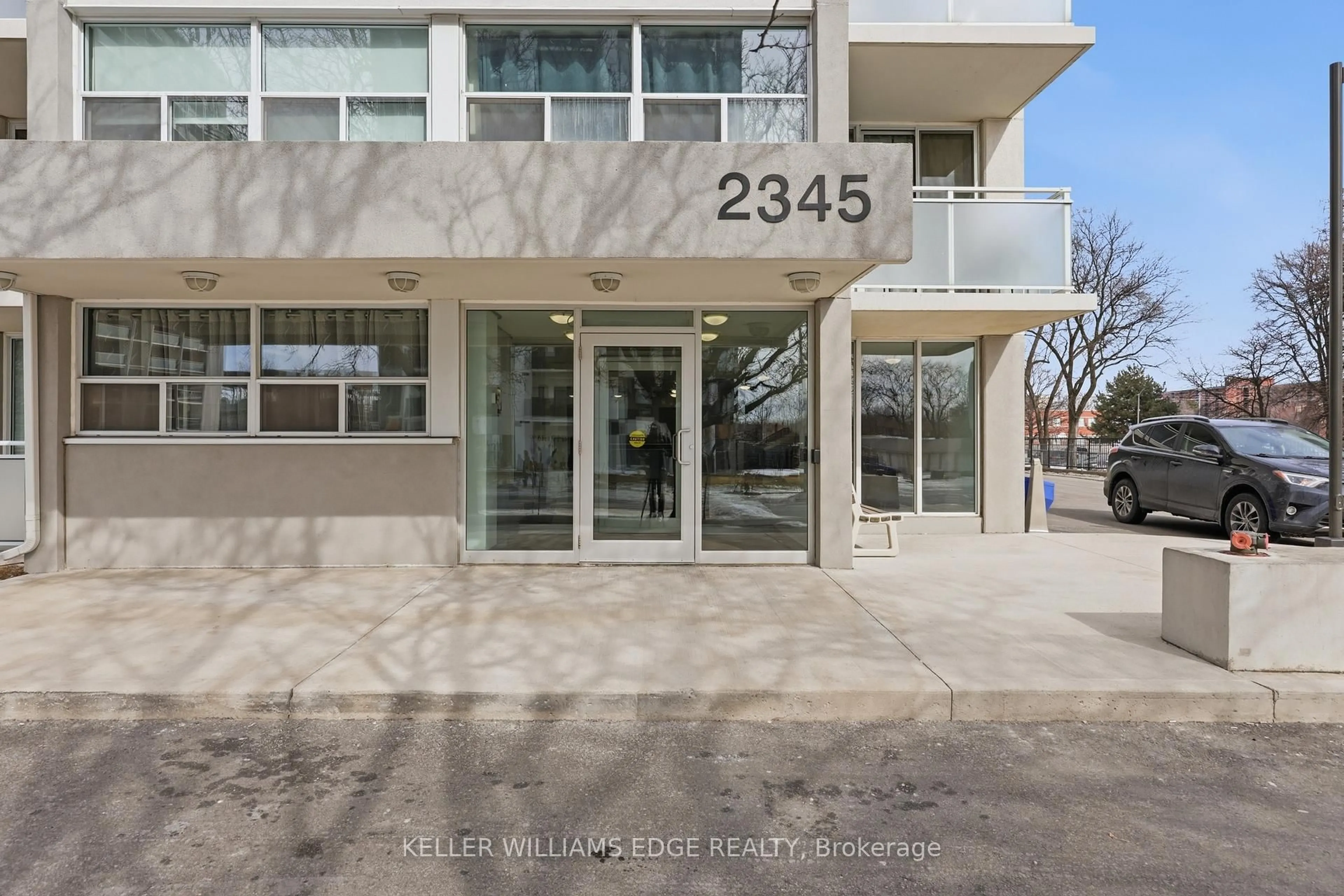 Indoor foyer for 2345 Confederation Pkwy #703, Mississauga Ontario L5B 2H3