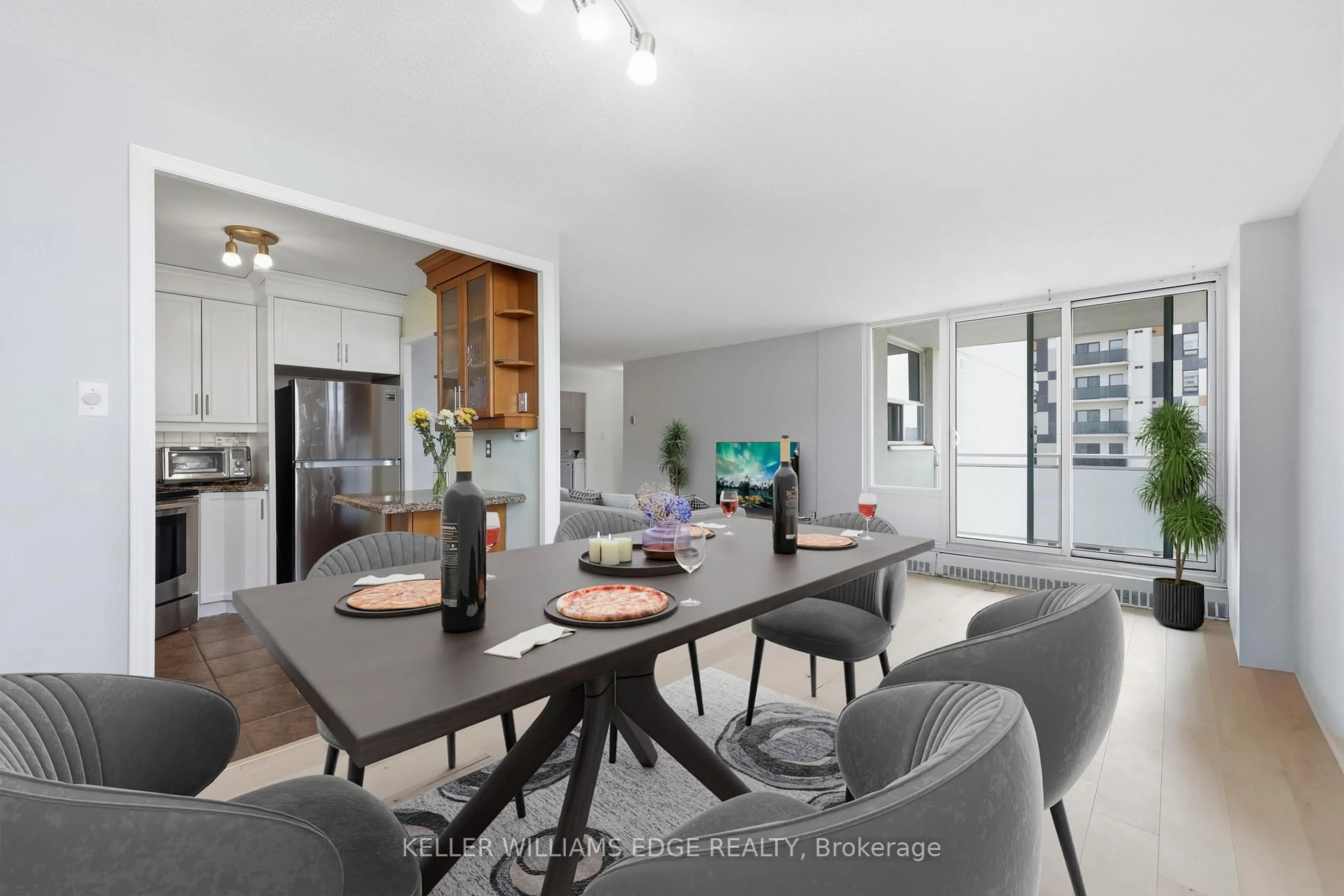 Dining room, unknown for 2345 Confederation Pkwy #703, Mississauga Ontario L5B 2H3