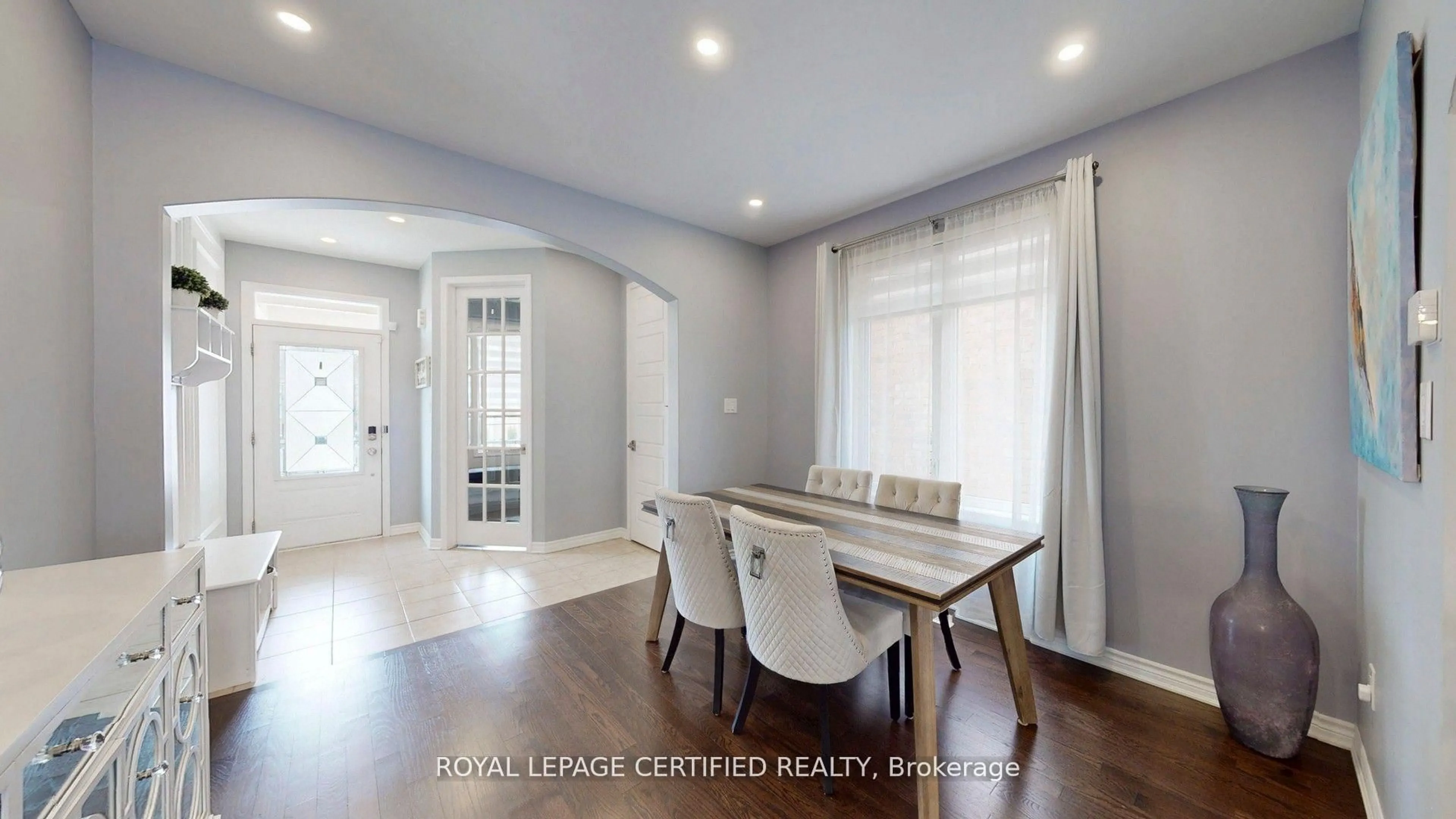 Dining room, wood/laminate floor for 367 English Mill Crt, Milton Ontario L9E 0A7