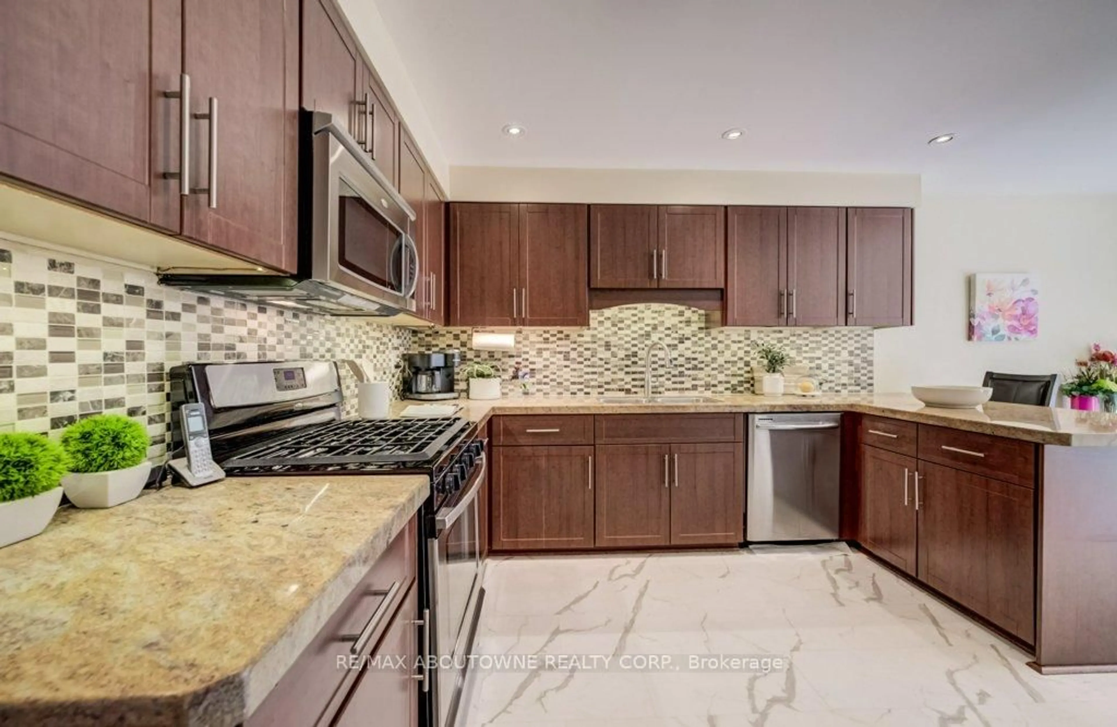 Contemporary kitchen, ceramic/tile floor for 1300 Old Bridle Path, Oakville Ontario L6M 1A4