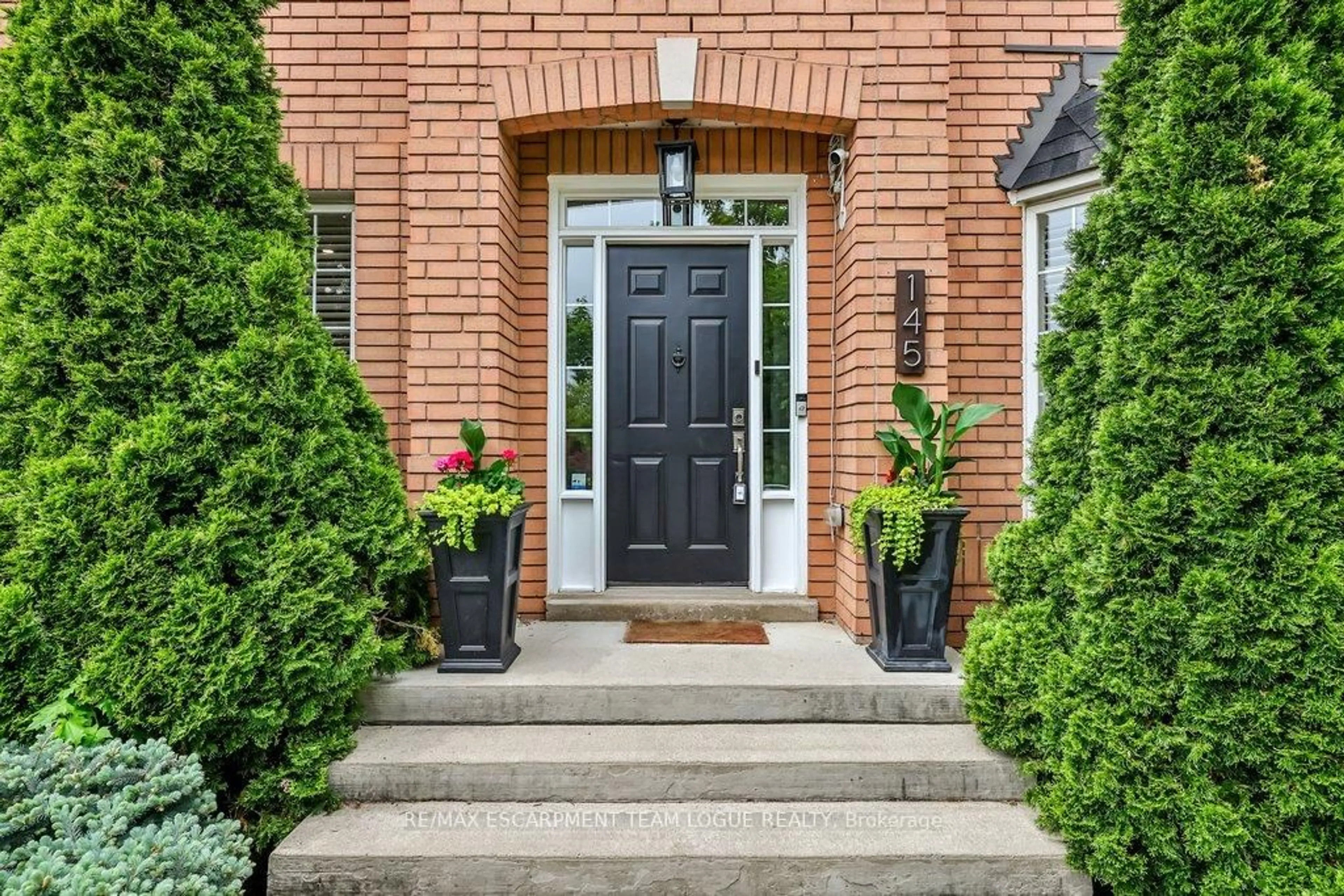Indoor entryway for 145 Westchester Rd, Oakville Ontario L6H 6H9
