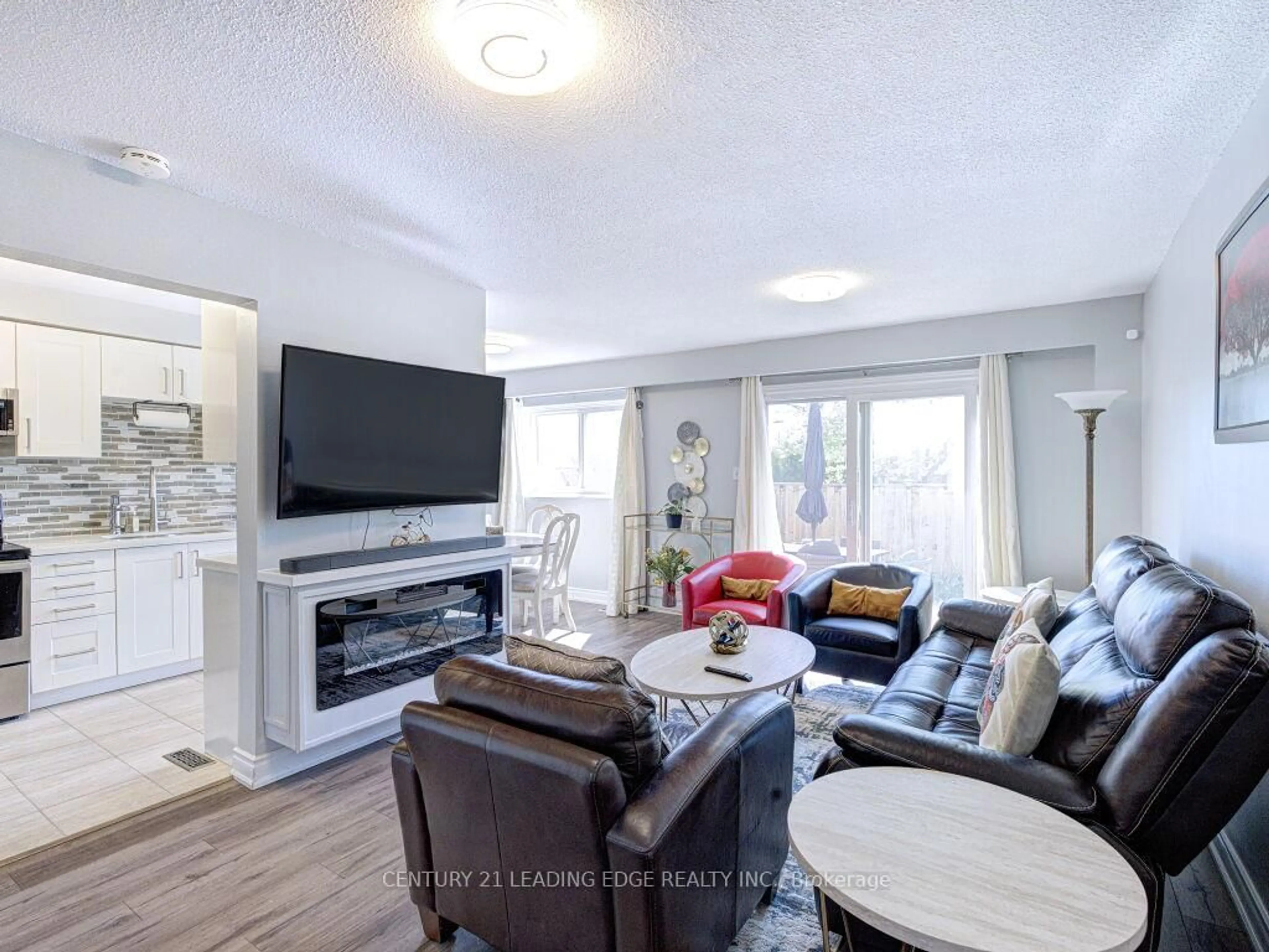 Living room with furniture, unknown for 1552 Lancaster Dr #56, Oakville Ontario L6H 2Z4