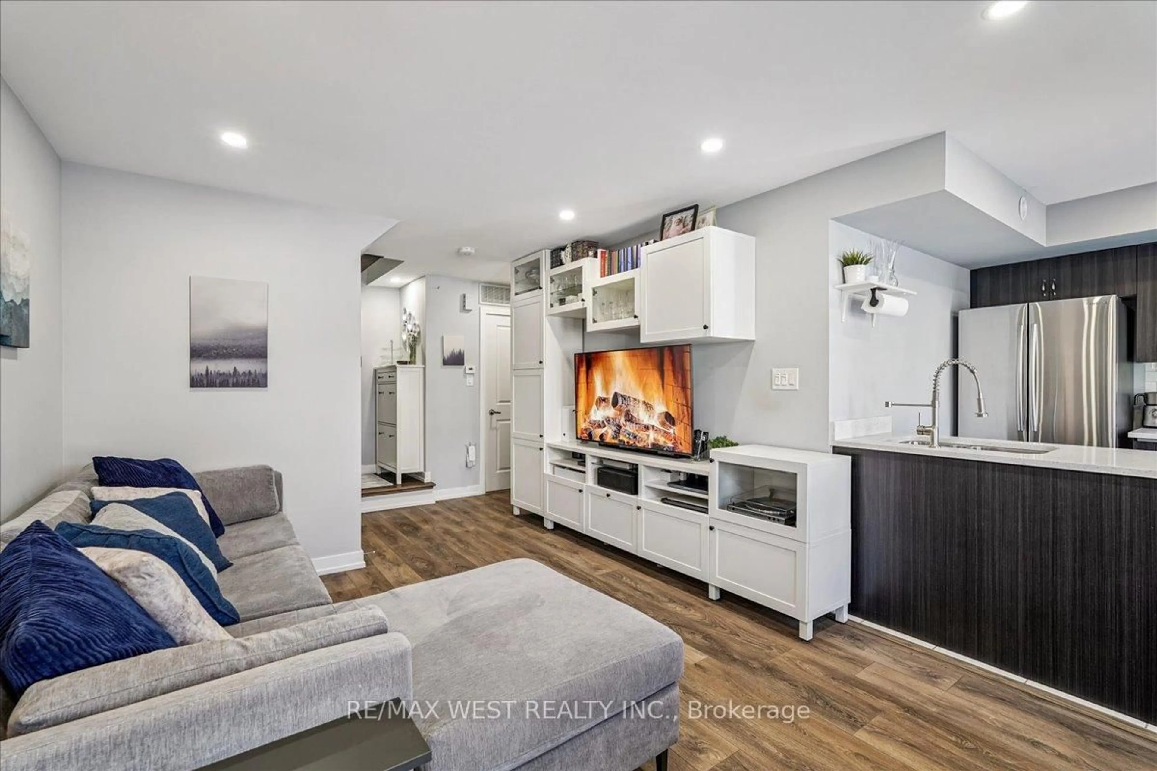 Open concept kitchen, wood/laminate floor for 80 Parrotta Dr #148, Toronto Ontario M9M 0E6