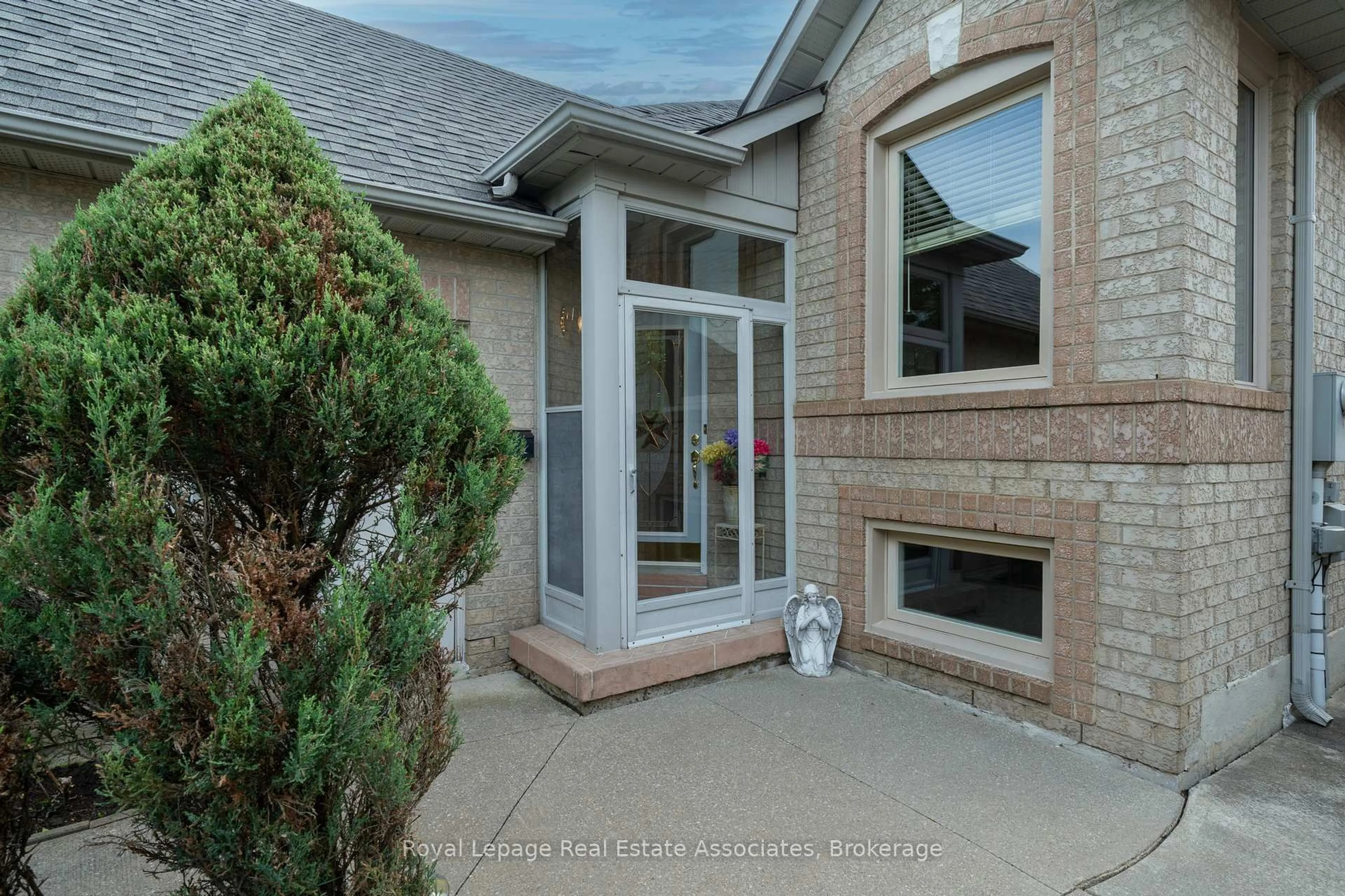 Unknown for 52 Royal Orchard Dr, Brampton Ontario L6X 4M4