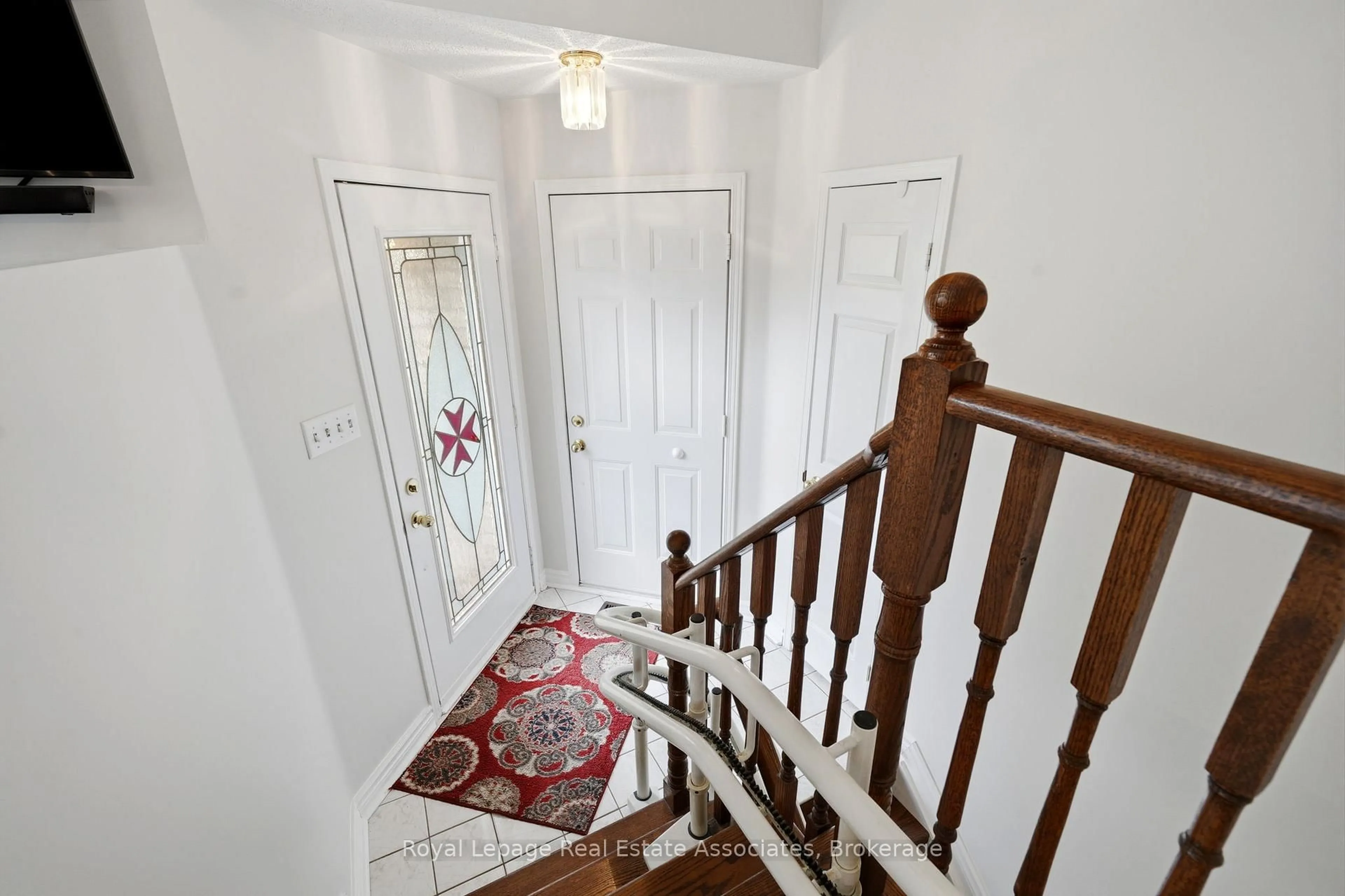 Indoor foyer for 52 Royal Orchard Dr, Brampton Ontario L6X 4M4