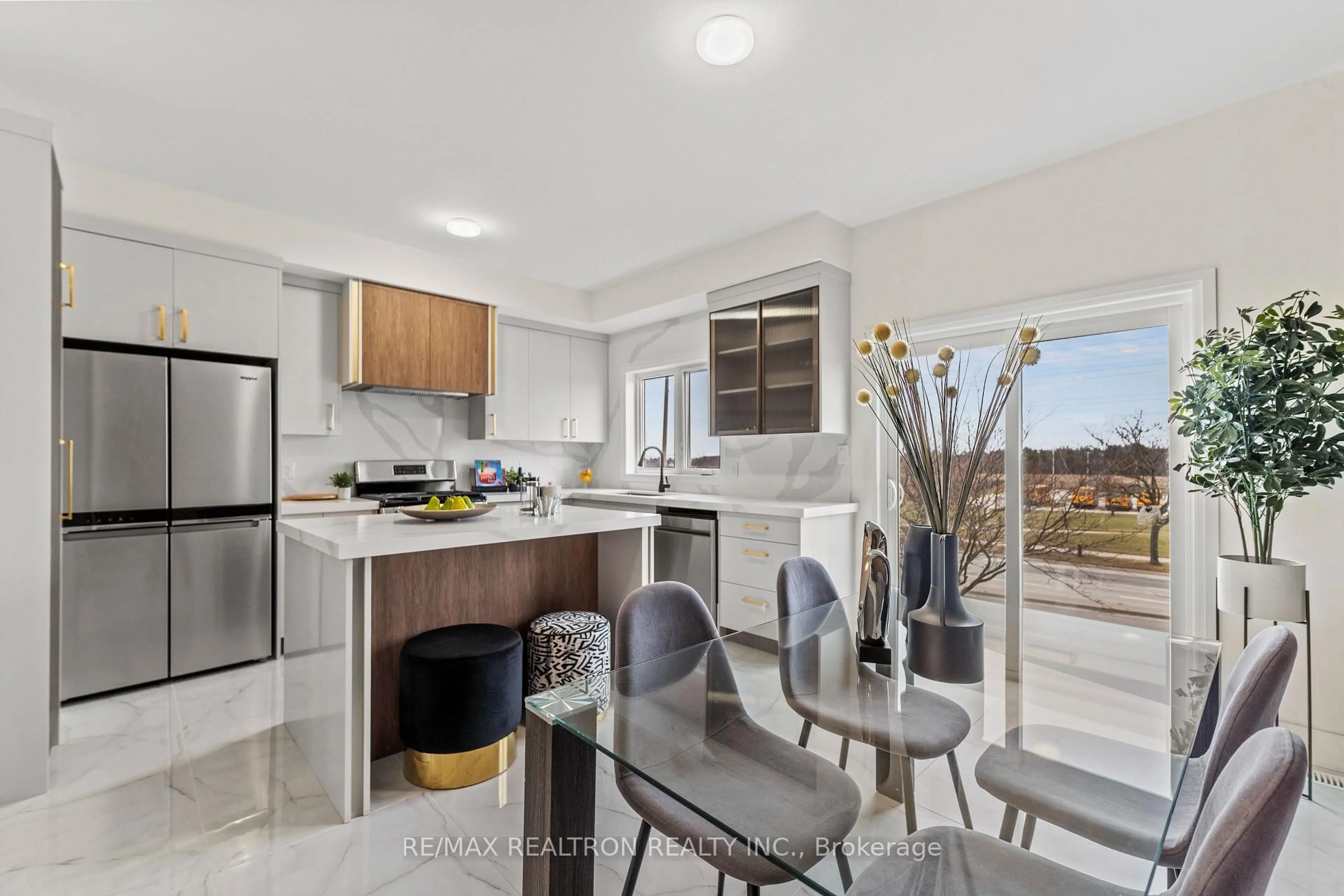 Open concept kitchen, ceramic/tile floor for 1989 Georgina Crt, Burlington Ontario L7L 7B6