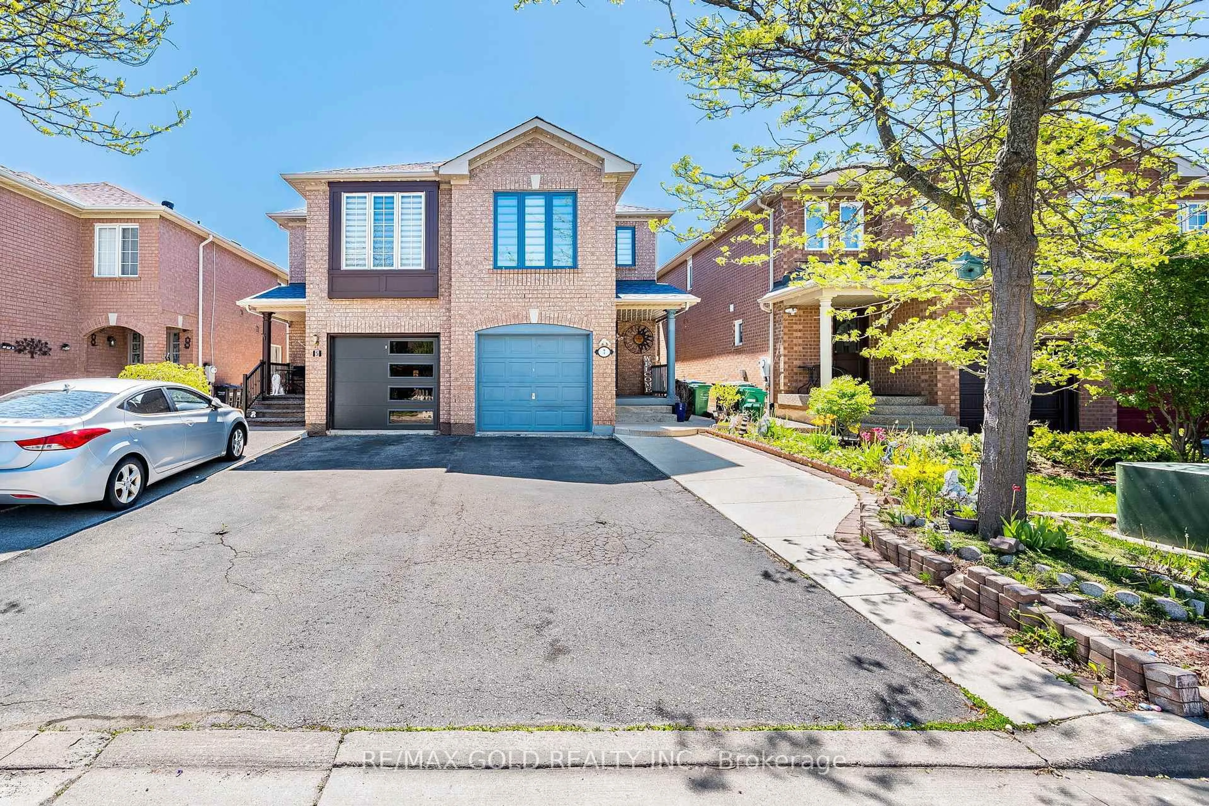 Home with brick exterior material, street for 7 Roadmaster Lane, Brampton Ontario L7A 3A9