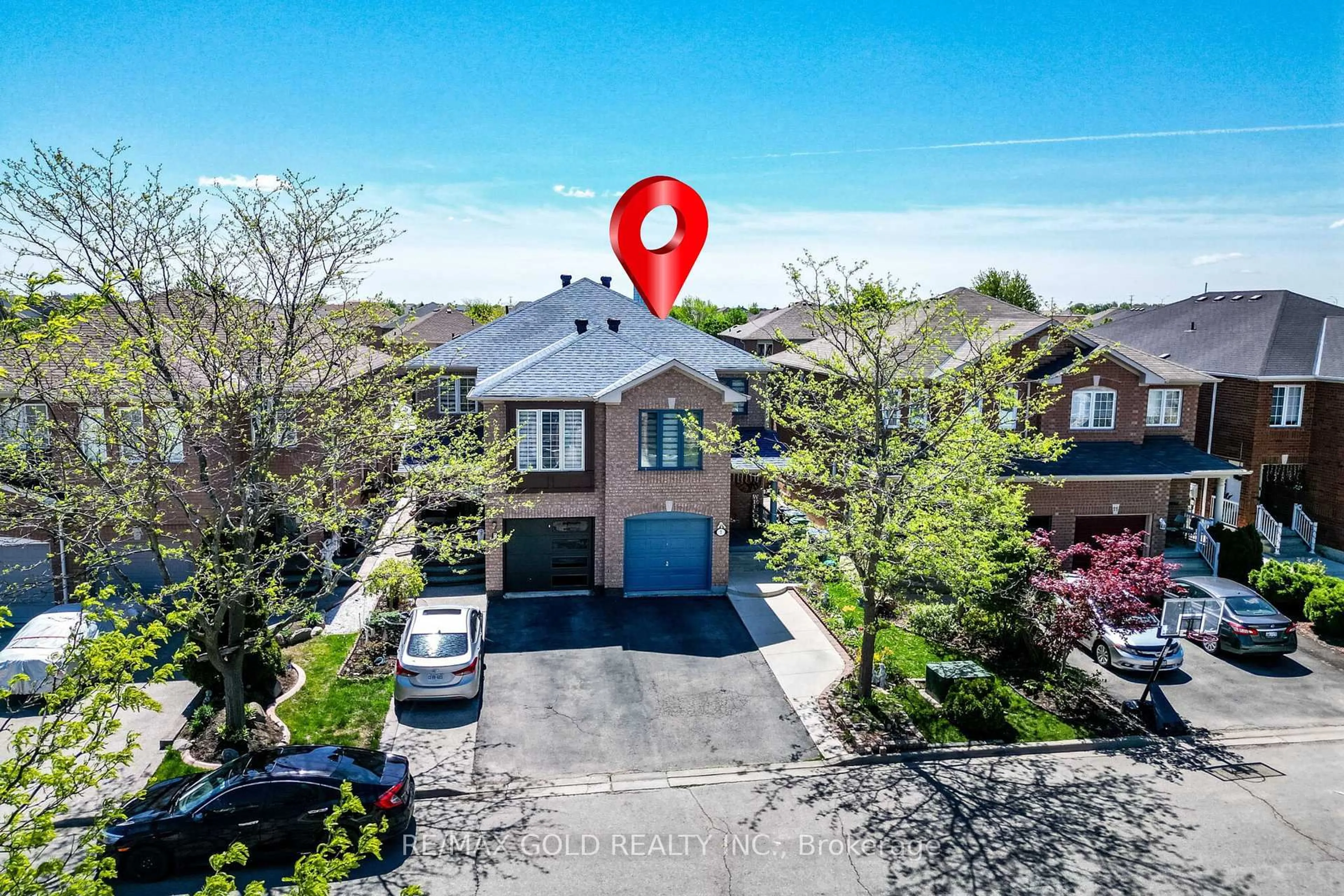 A pic from outside/outdoor area/front of a property/back of a property/a pic from drone, street for 7 Roadmaster Lane, Brampton Ontario L7A 3A9
