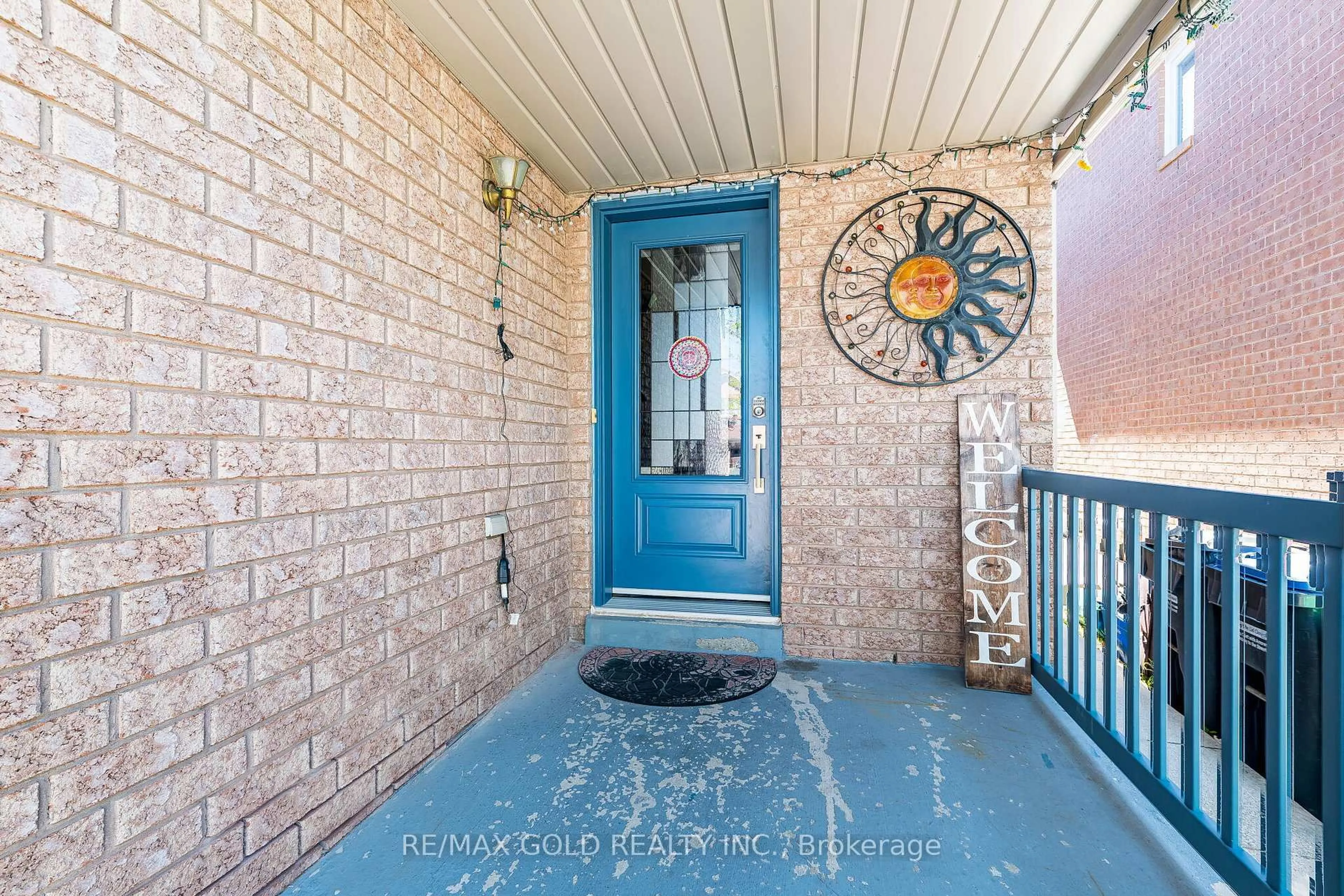 Indoor entryway for 7 Roadmaster Lane, Brampton Ontario L7A 3A9