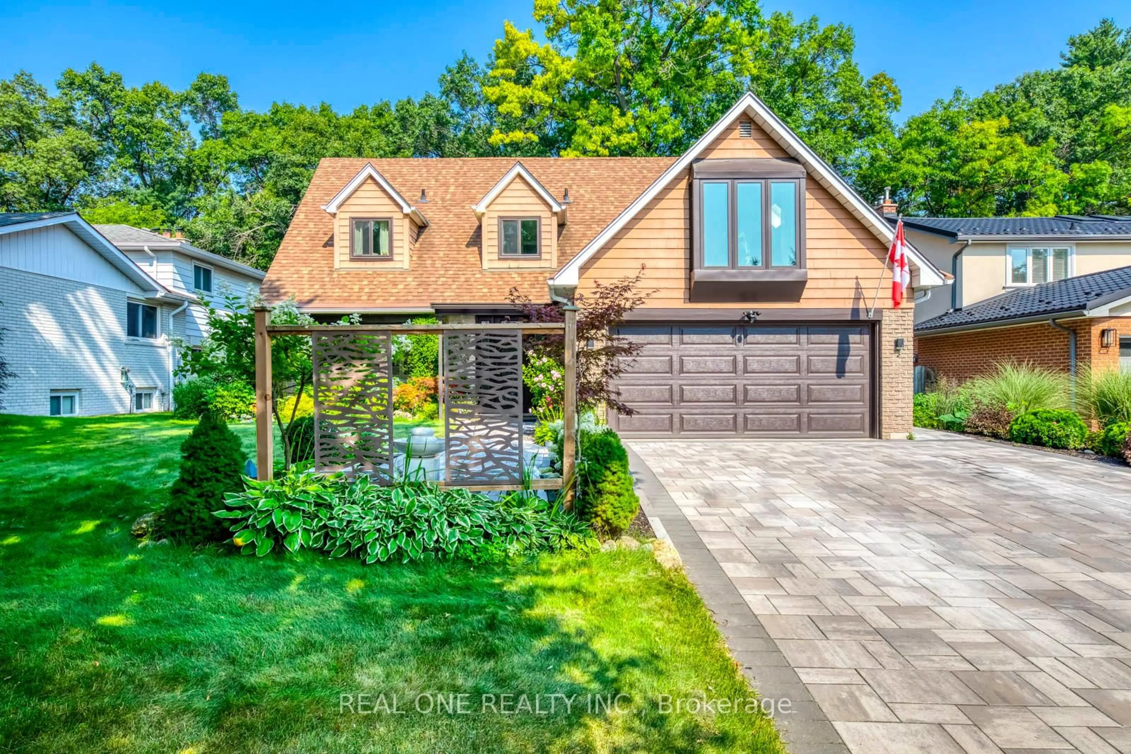 Home with brick exterior material, street for 1005 Fair Birch Dr, Mississauga Ontario L5H 1M4