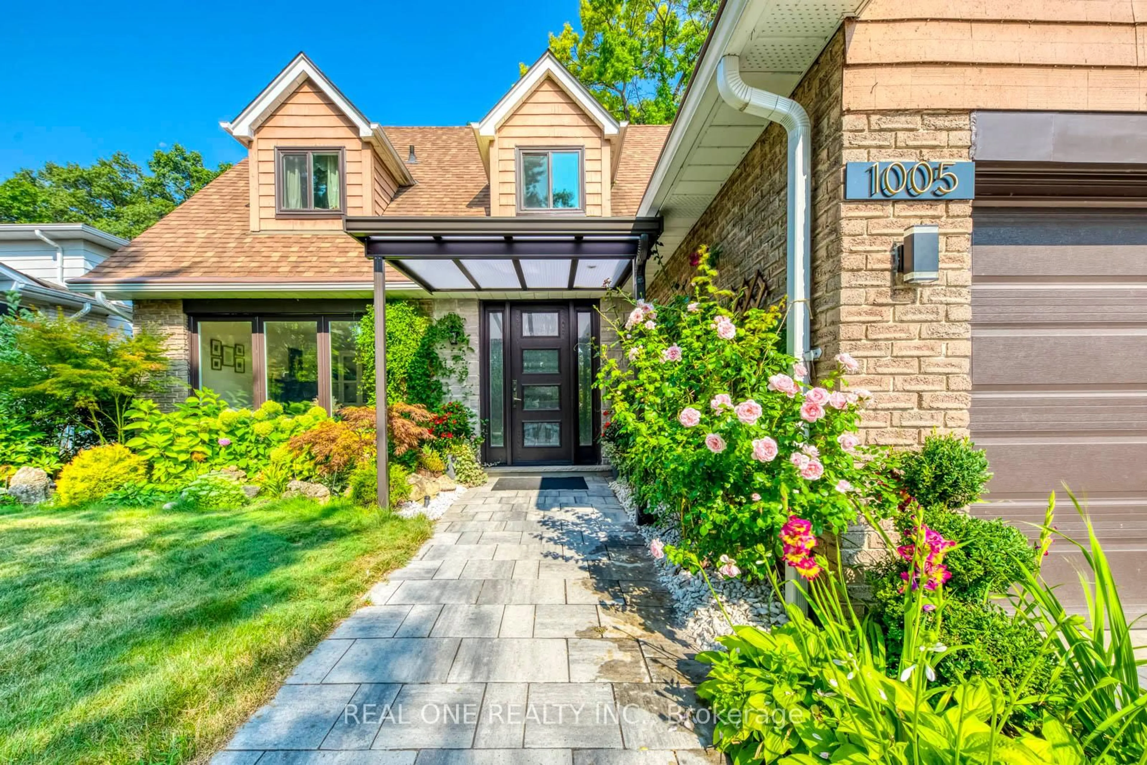 Home with brick exterior material, street for 1005 Fair Birch Dr, Mississauga Ontario L5H 1M4