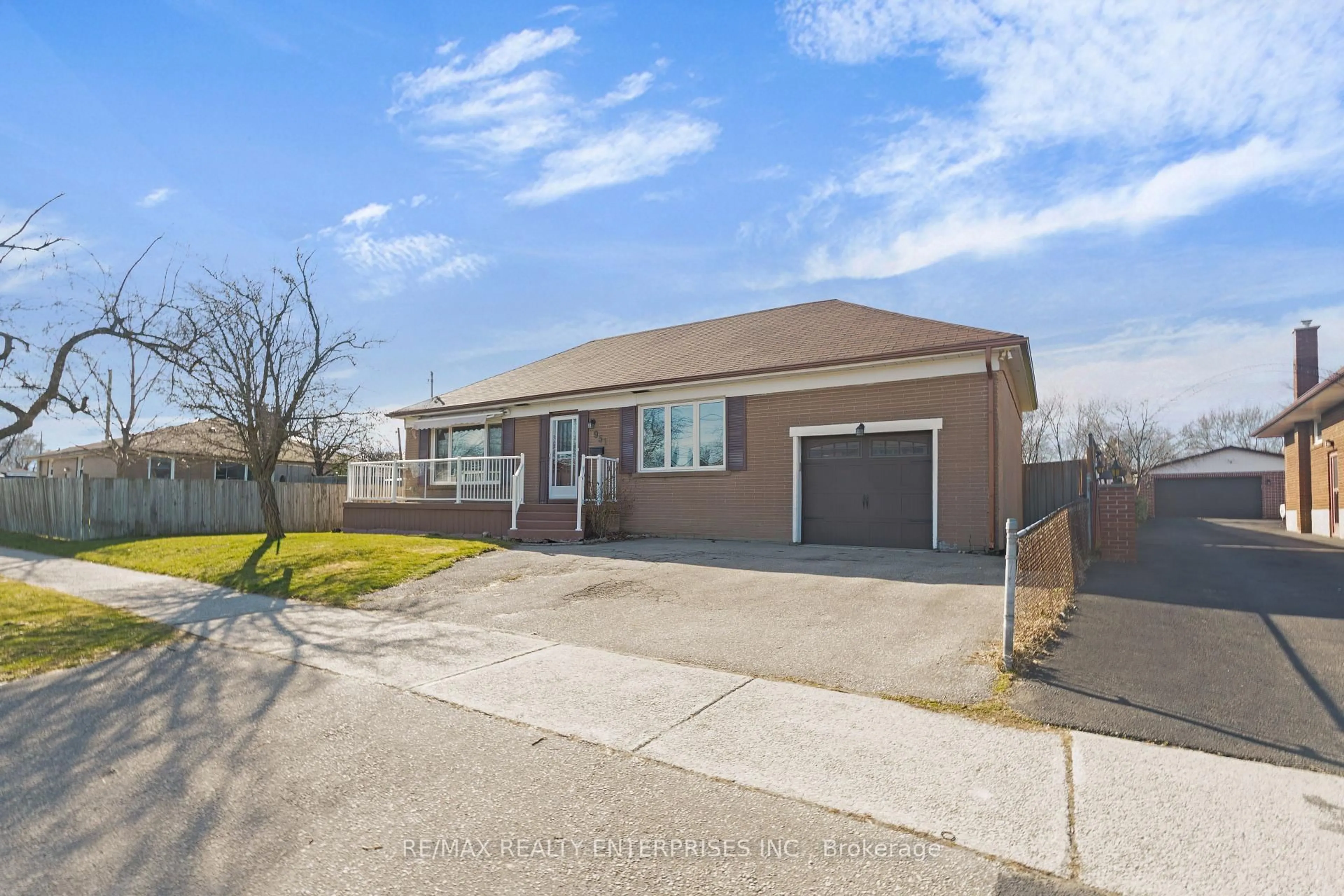 Unknown for 951 Atwater Ave, Mississauga Ontario L5E 1M4