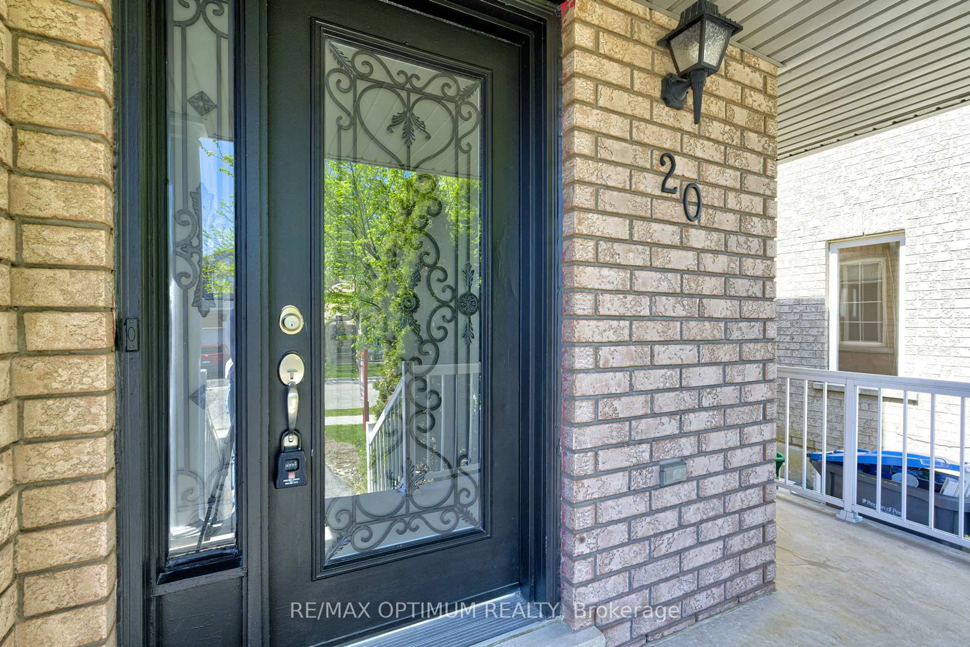 Indoor entryway for 20 Bramfield St, Brampton Ontario L7A 2W3
