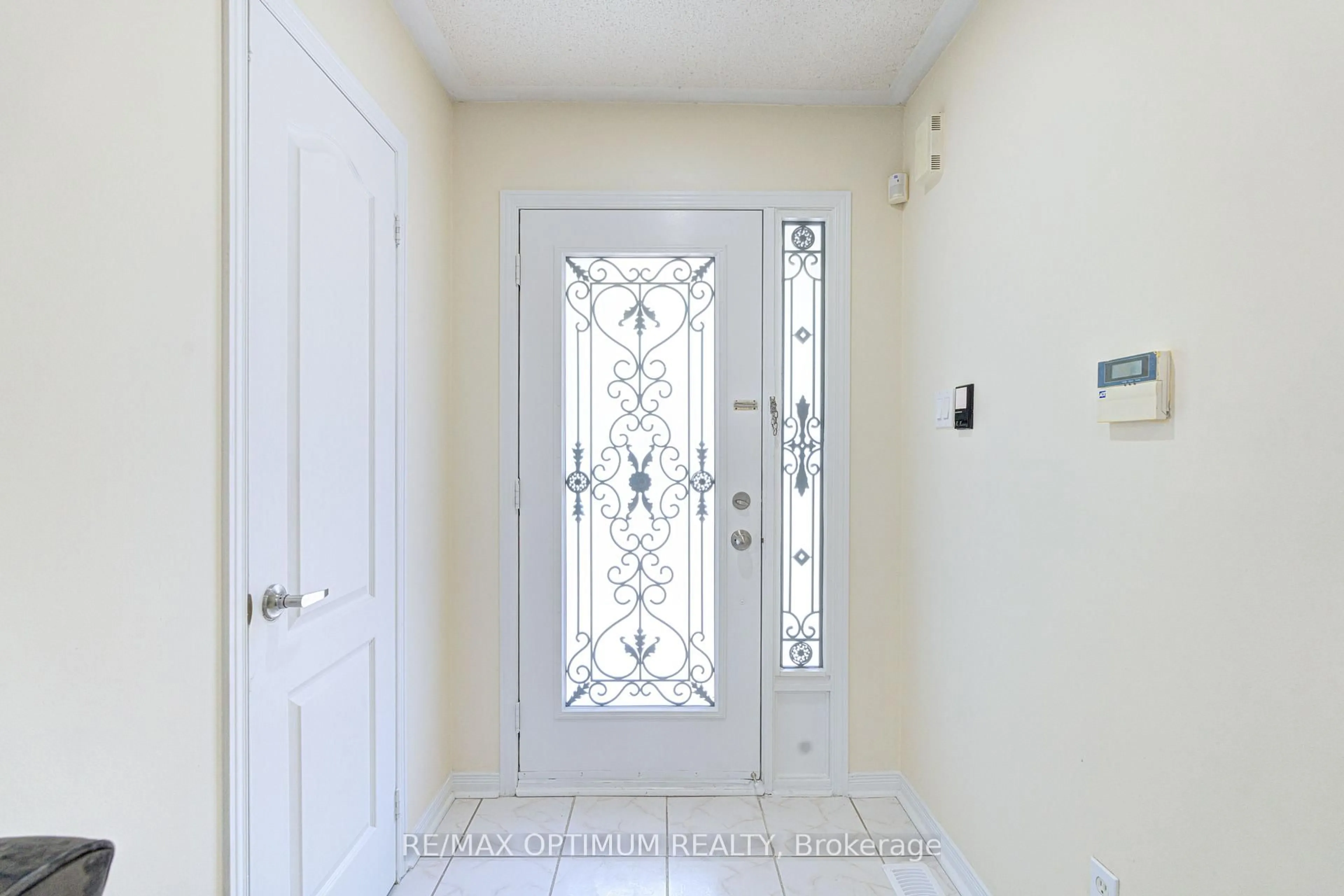 Indoor entryway for 20 Bramfield St, Brampton Ontario L7A 2W3