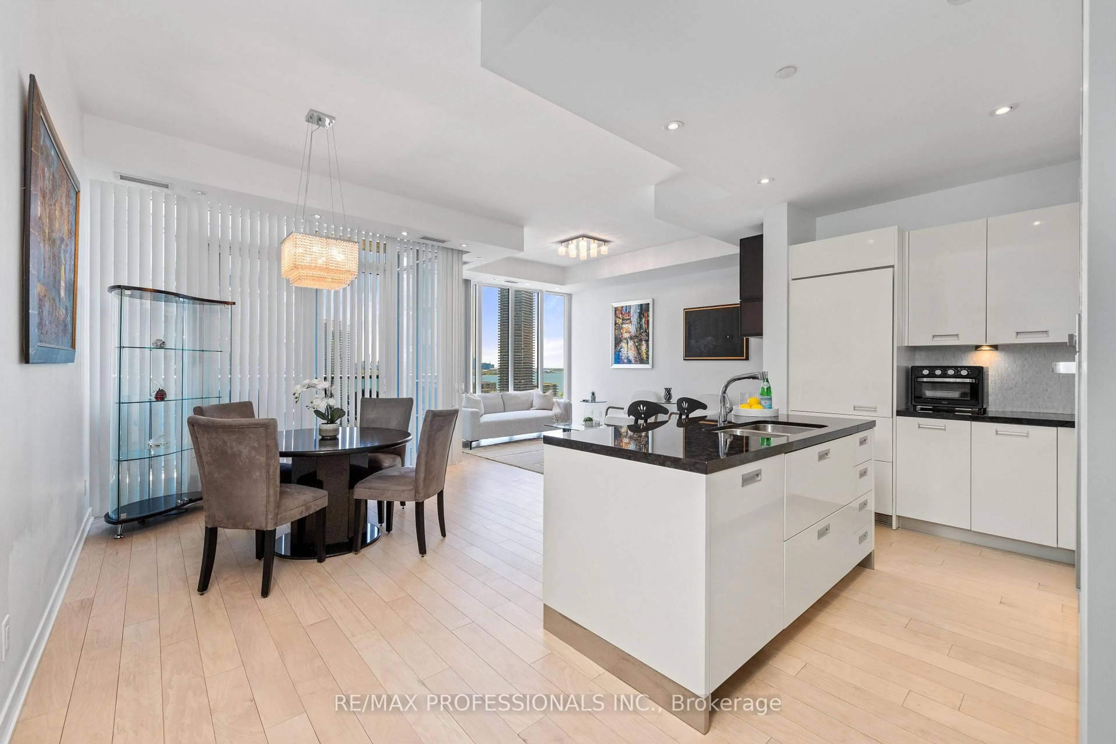 Open concept kitchen, unknown for 88 Park Lawn Rd #LPH2906, Toronto Ontario M8Y 0B5
