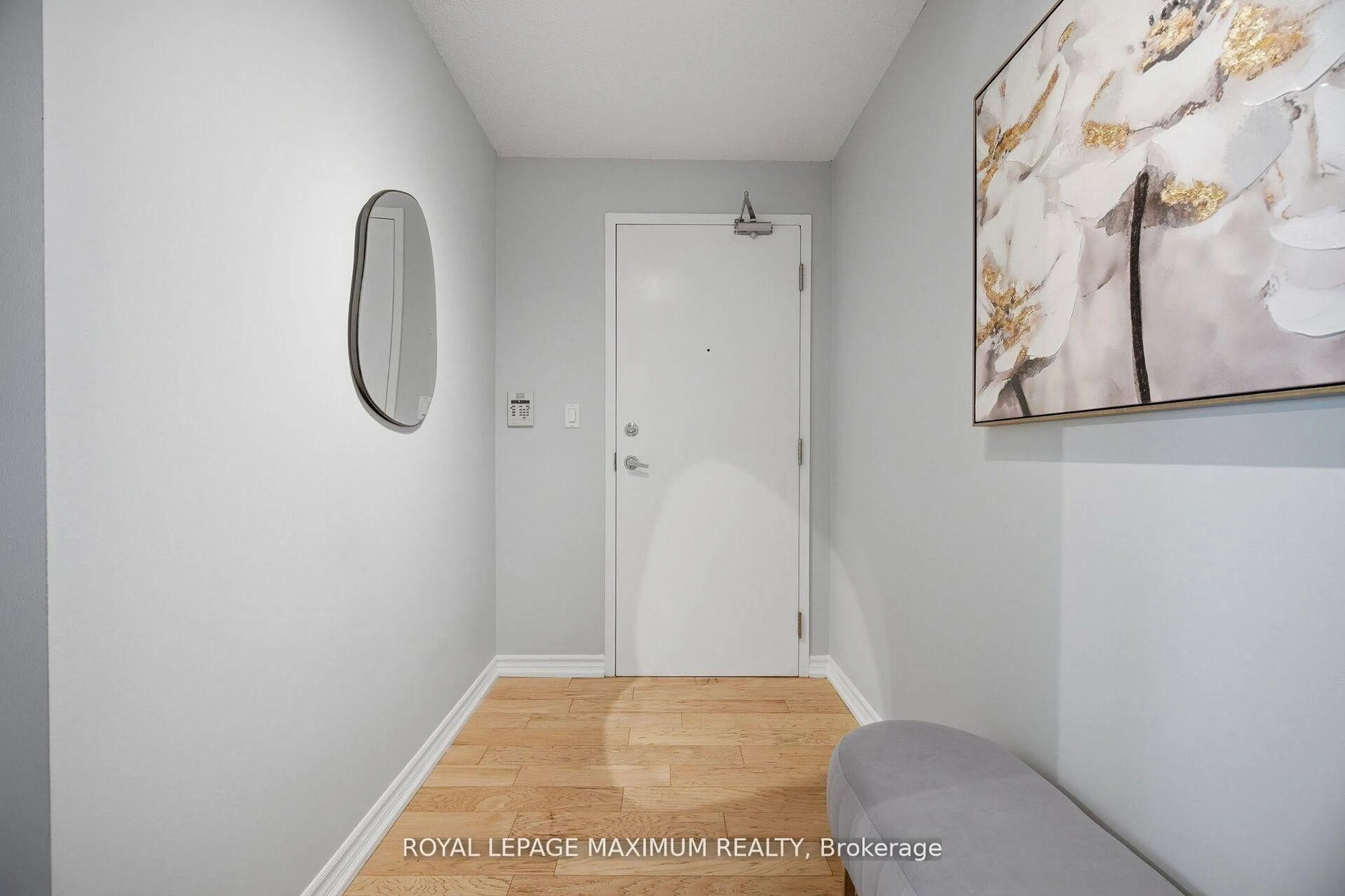 Indoor entryway for 200 Manitoba St #508, Toronto Ontario M8Y 3Y9