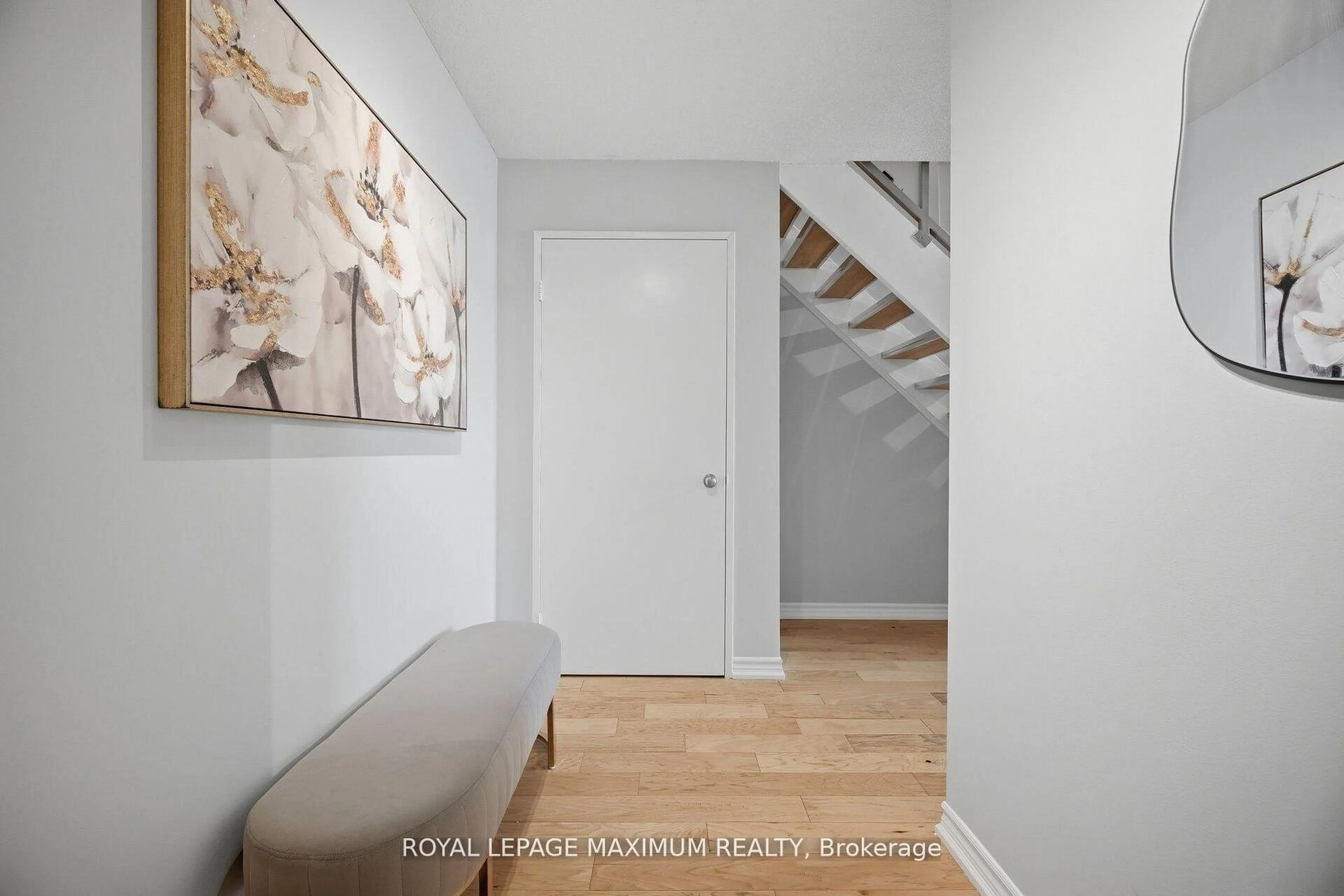 Indoor entryway for 200 Manitoba St #508, Toronto Ontario M8Y 3Y9